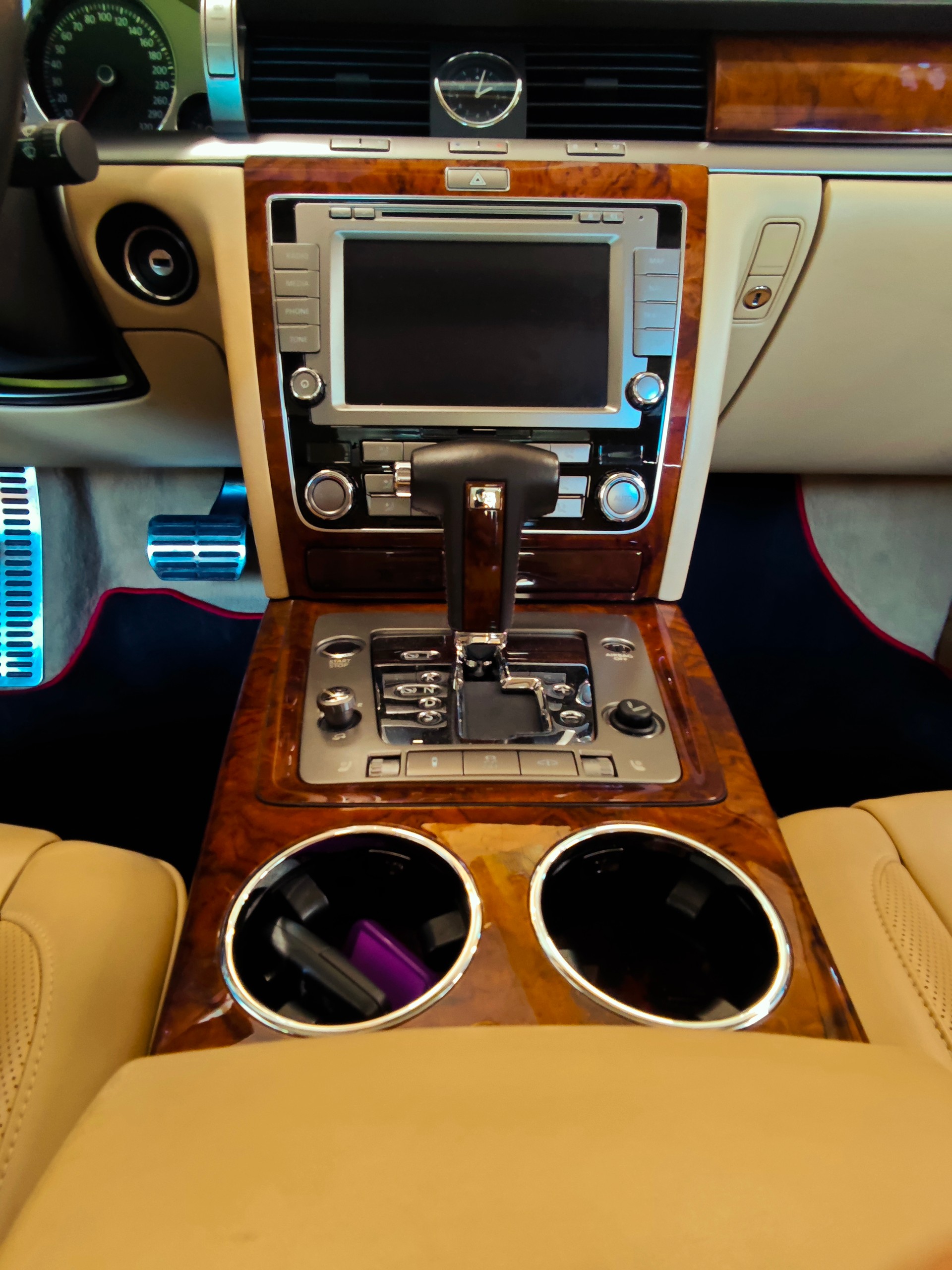 VW PHAETON-image-7