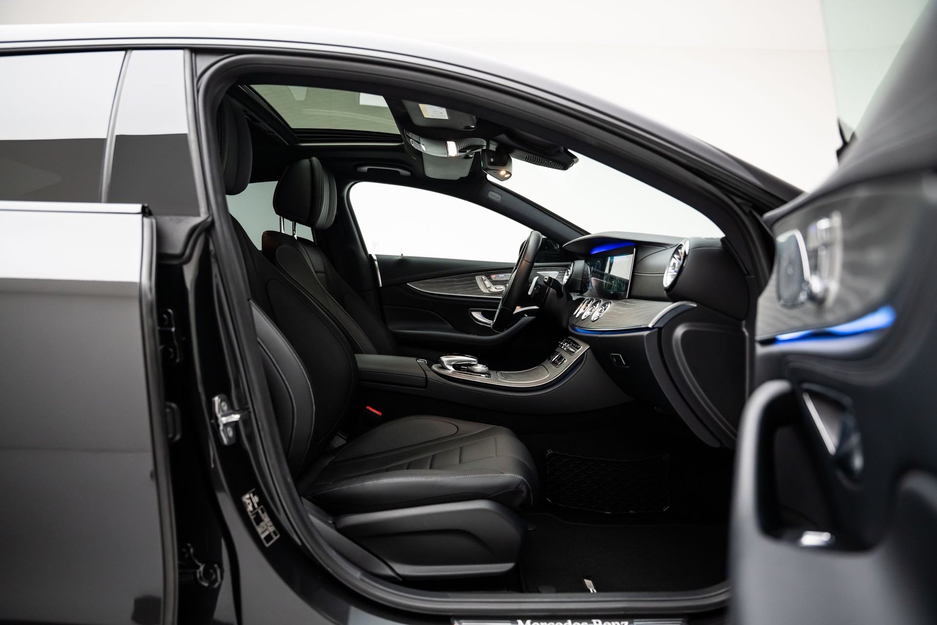 MERCEDES-BENZ CLS 350 d AMG Line 4Matic 9G-Tronic-image-18
