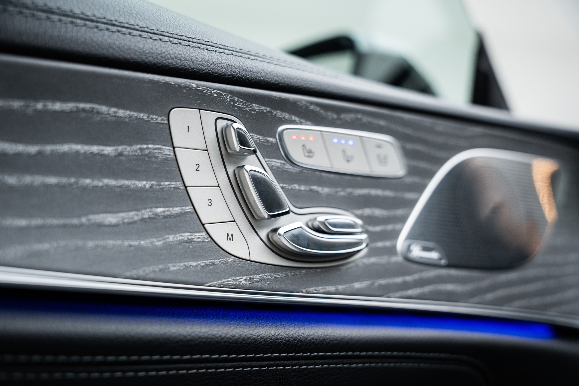 MERCEDES-BENZ CLS 350 d AMG Line 4Matic 9G-Tronic-image-9