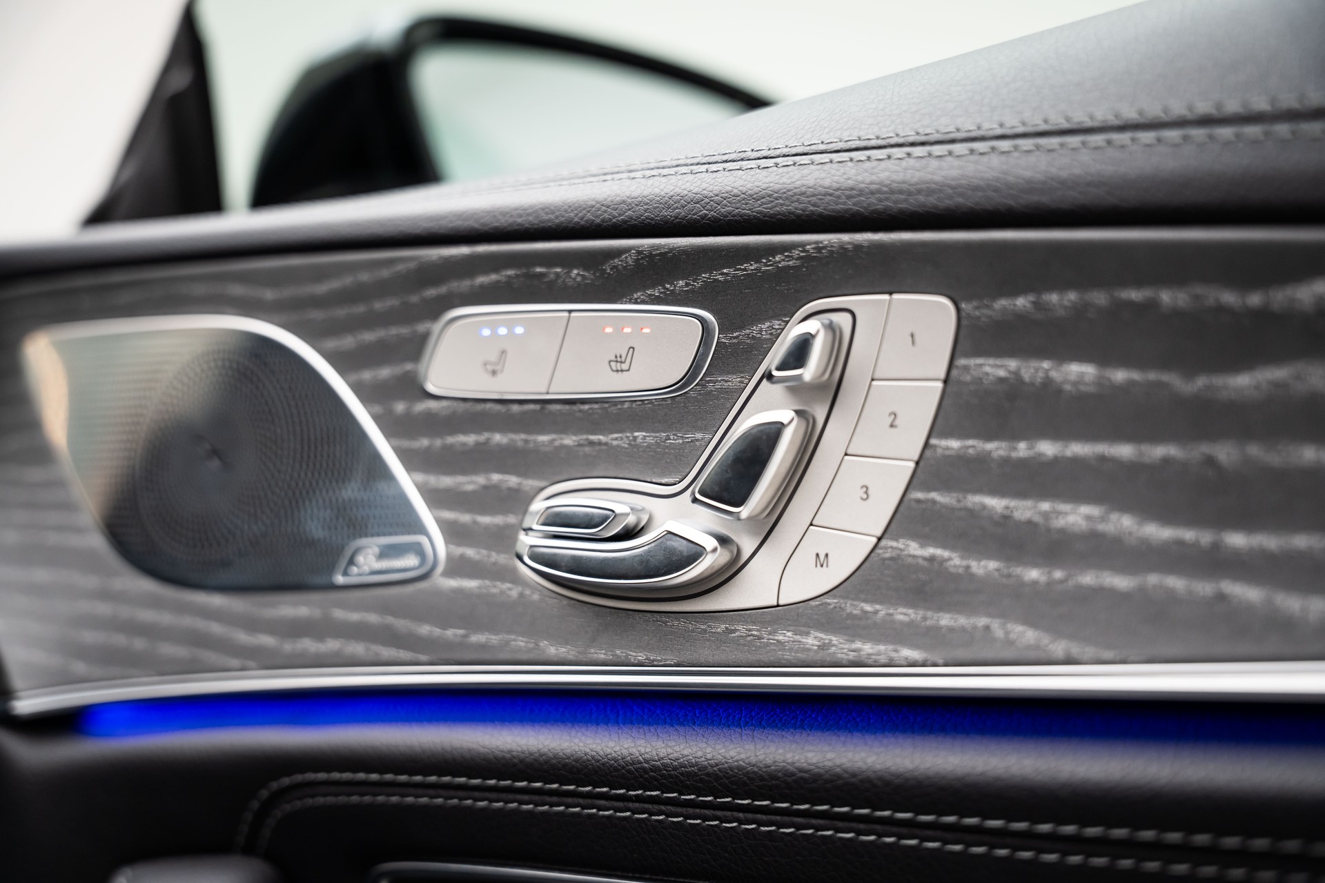 MERCEDES-BENZ CLS 350 d AMG Line 4Matic 9G-Tronic-image-19