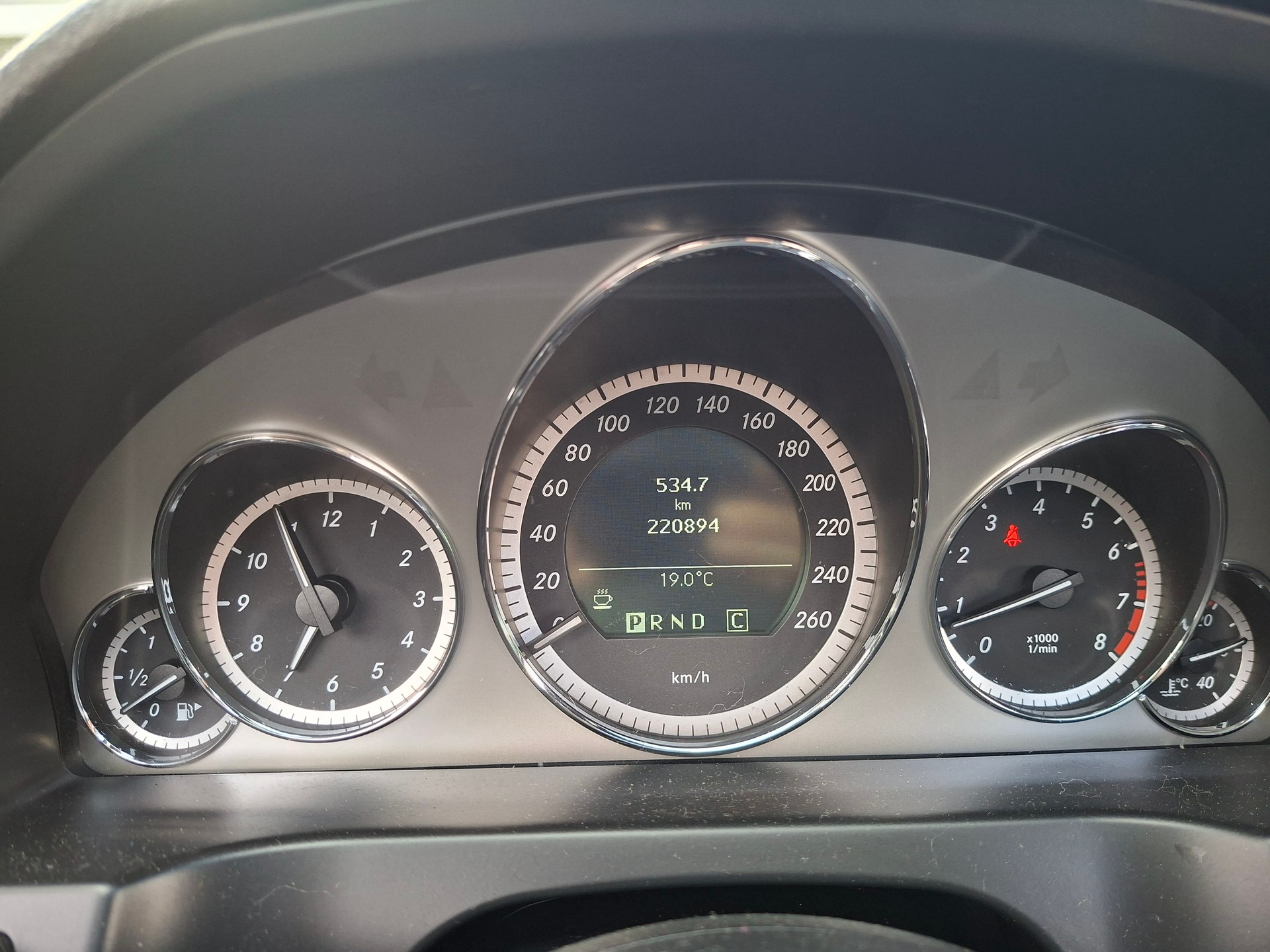 MERCEDES-BENZ E 350 CGI BlueEfficiency 7G-Tronic-image-11