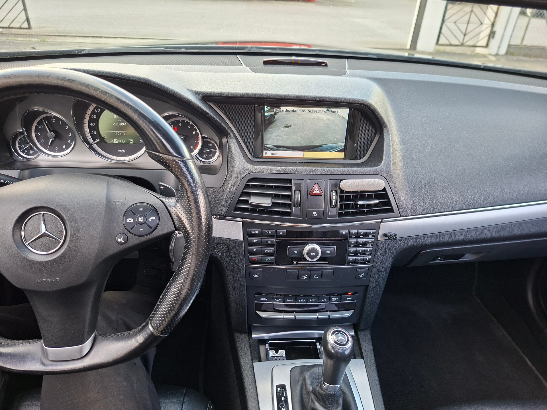 MERCEDES-BENZ E 350 CGI BlueEfficiency 7G-Tronic-image-12