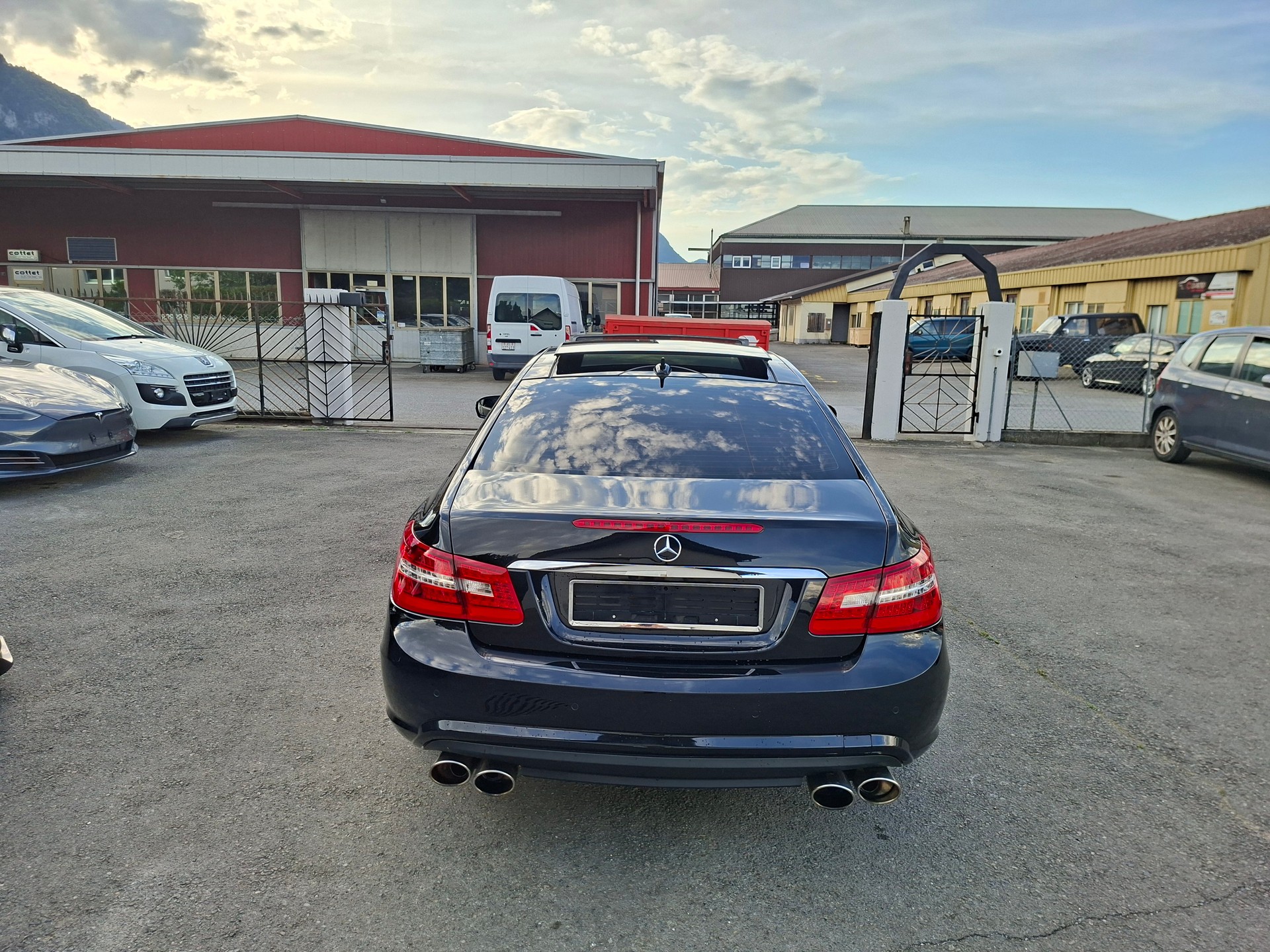 MERCEDES-BENZ E 350 CGI BlueEfficiency 7G-Tronic-image-4