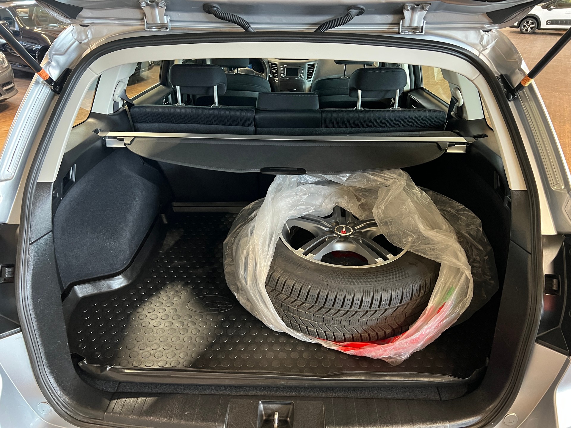 SUBARU Outback 2.5i Limited AWD Lineartronic-image-13