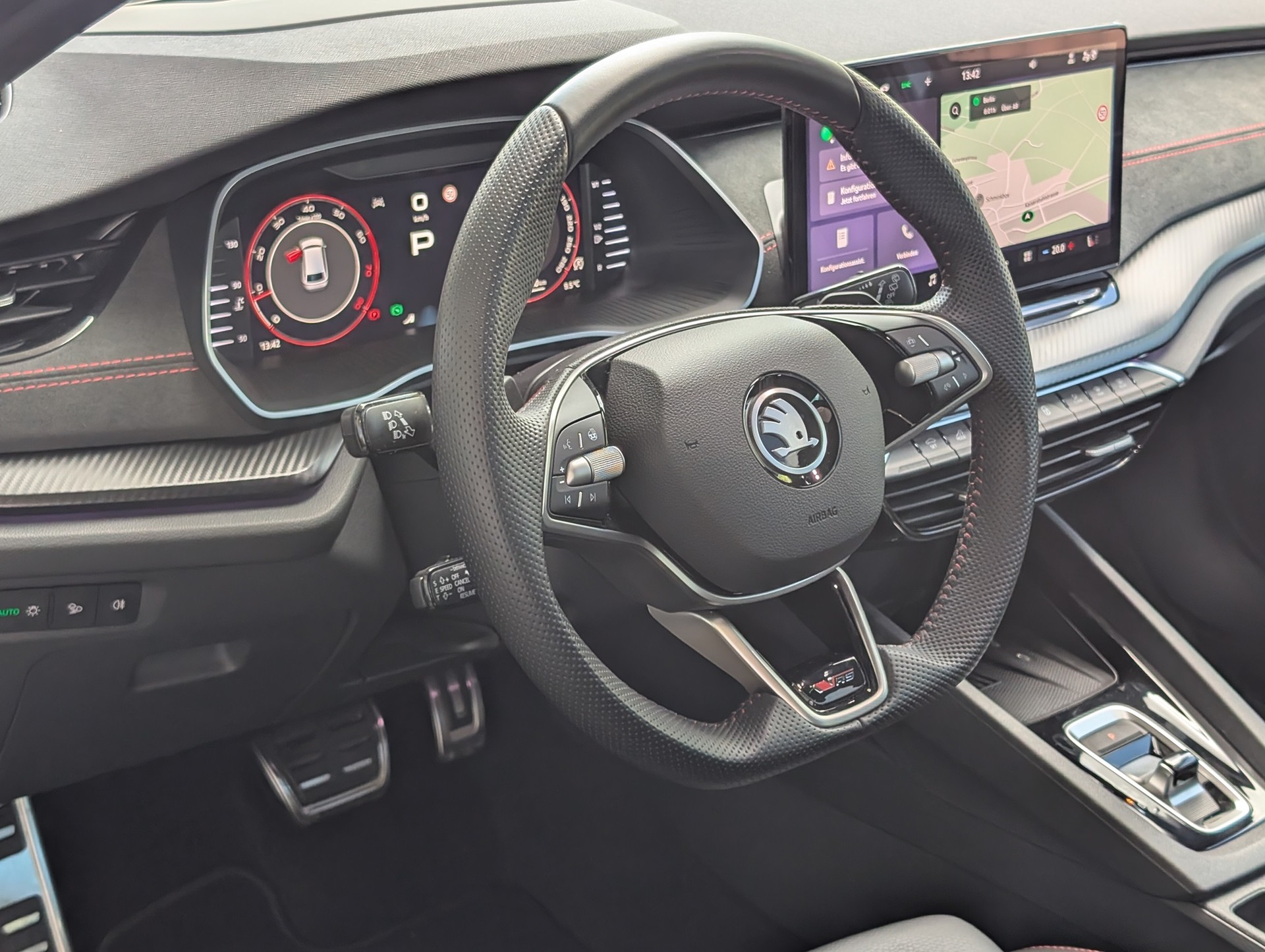 SKODA Octavia Combi 2.0 TSI DSG RS-image-16