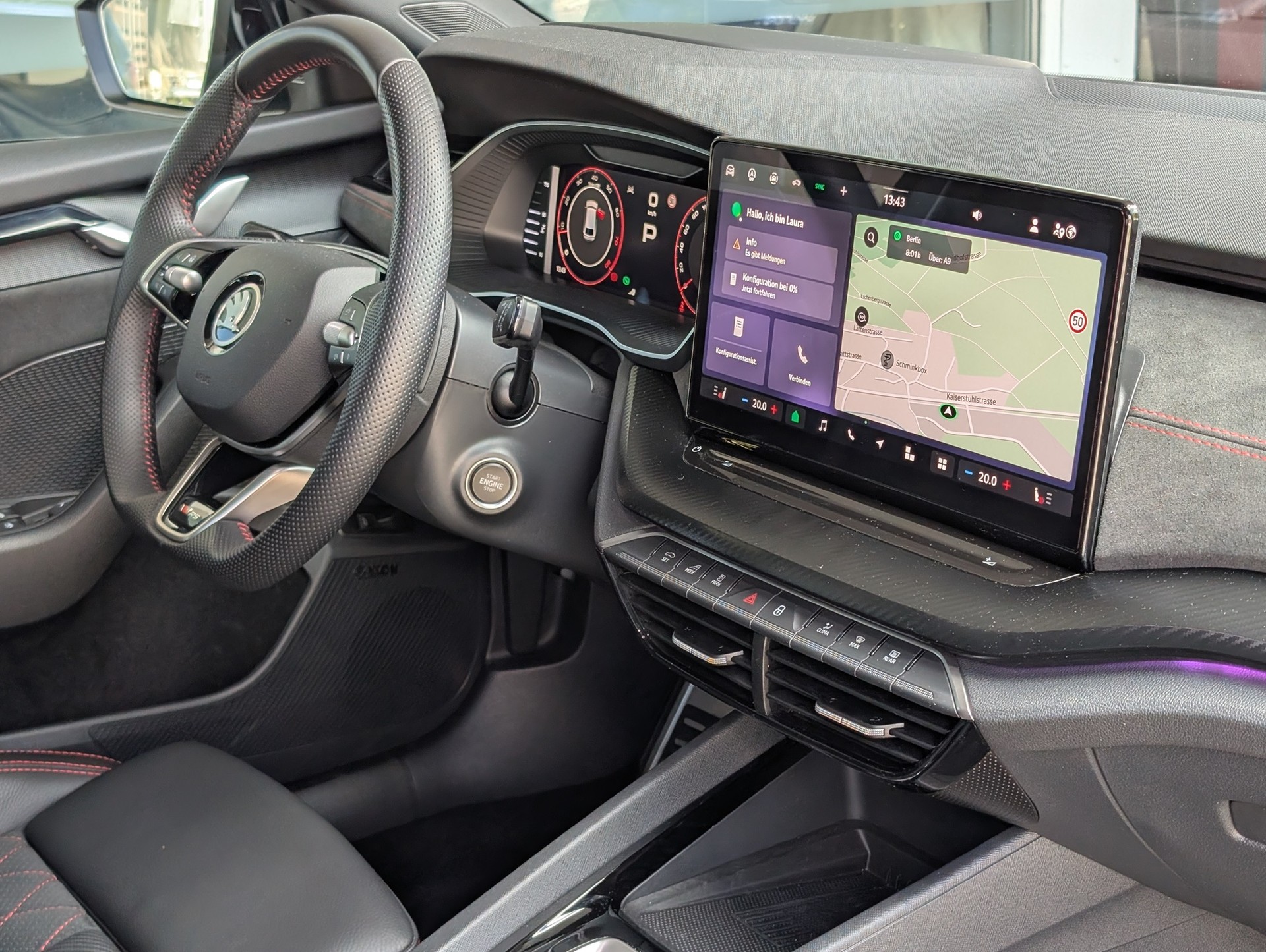 SKODA Octavia Combi 2.0 TSI DSG RS-image-17