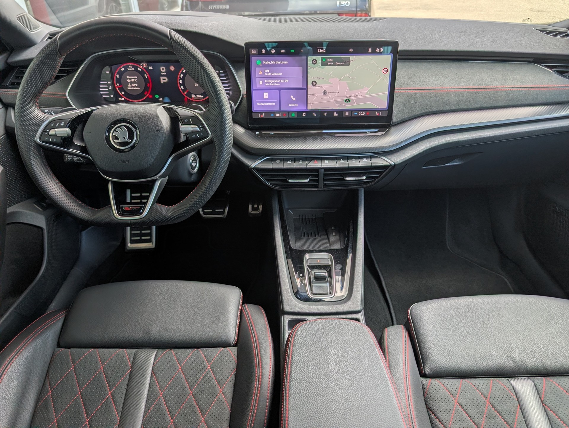 SKODA Octavia Combi 2.0 TSI DSG RS-image-13