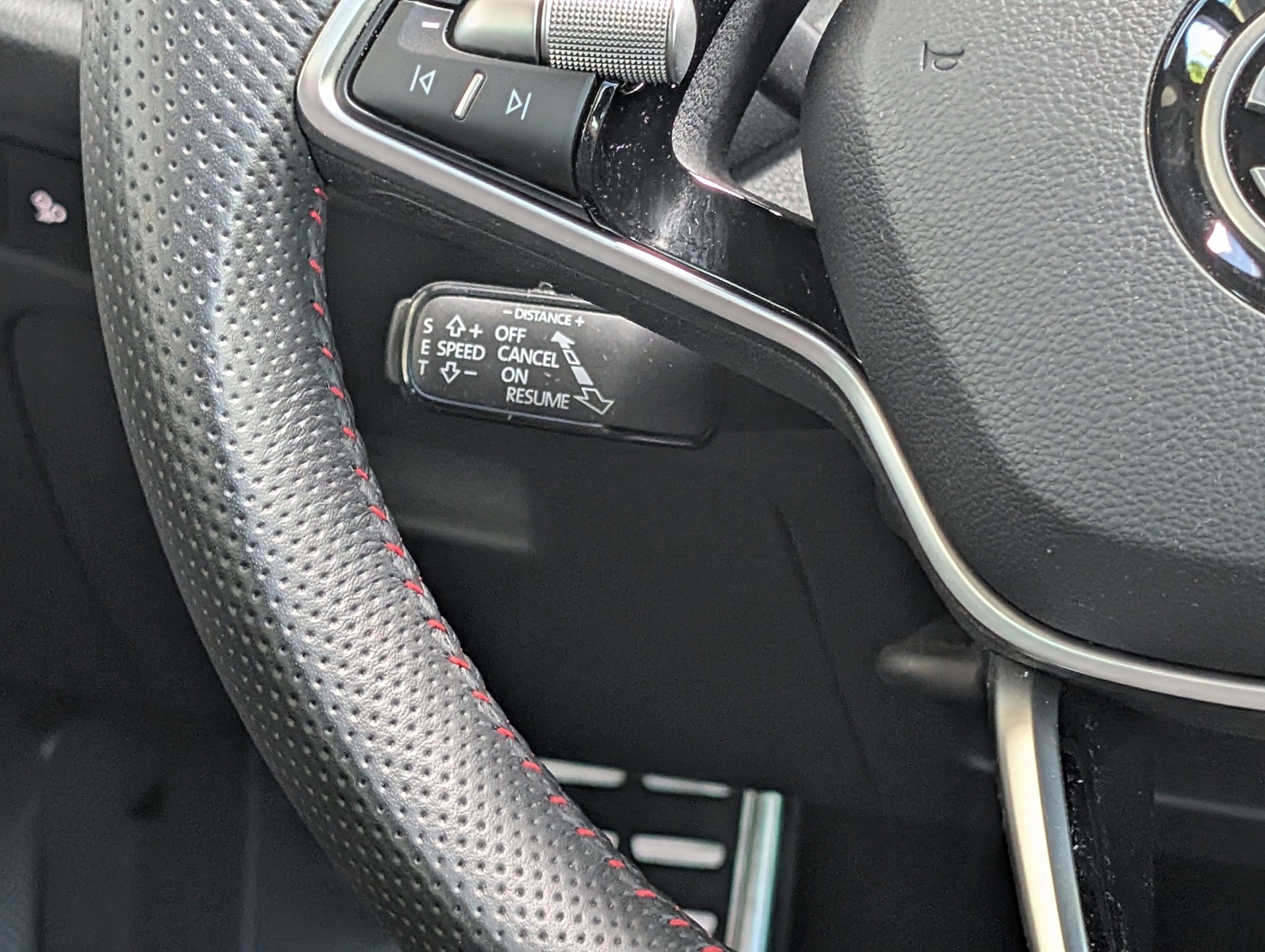 SKODA Octavia Combi 2.0 TSI DSG RS-image-15