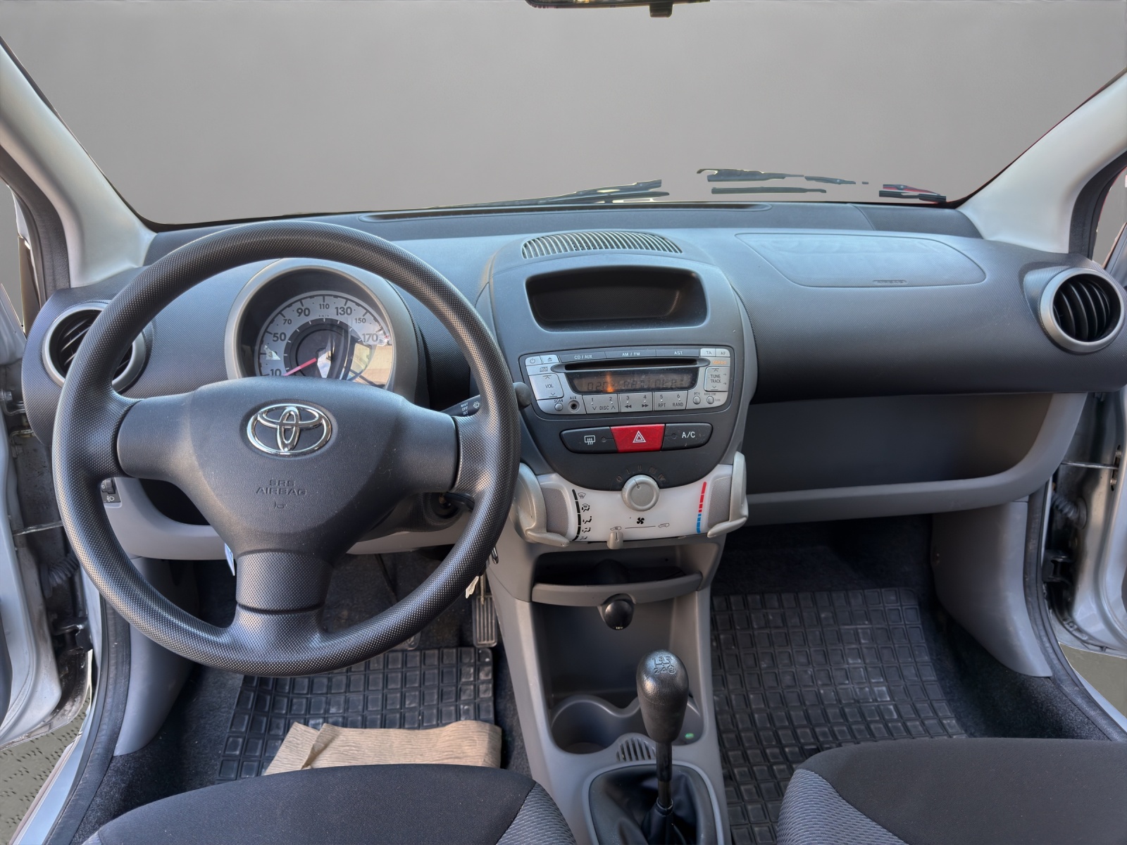 TOYOTA Aygo 1.0 Linea Terra-image-13
