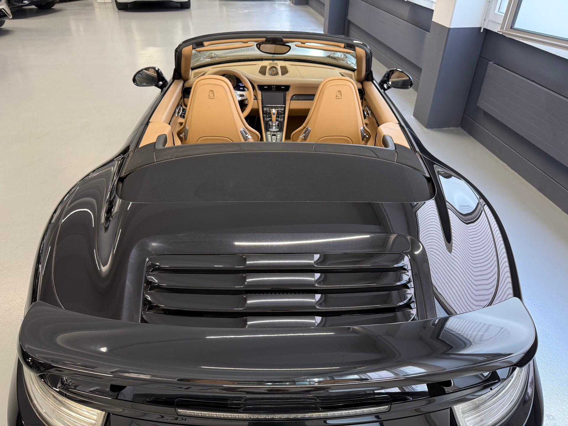 PORSCHE 911 Turbo S Cabrio PDK-image-5