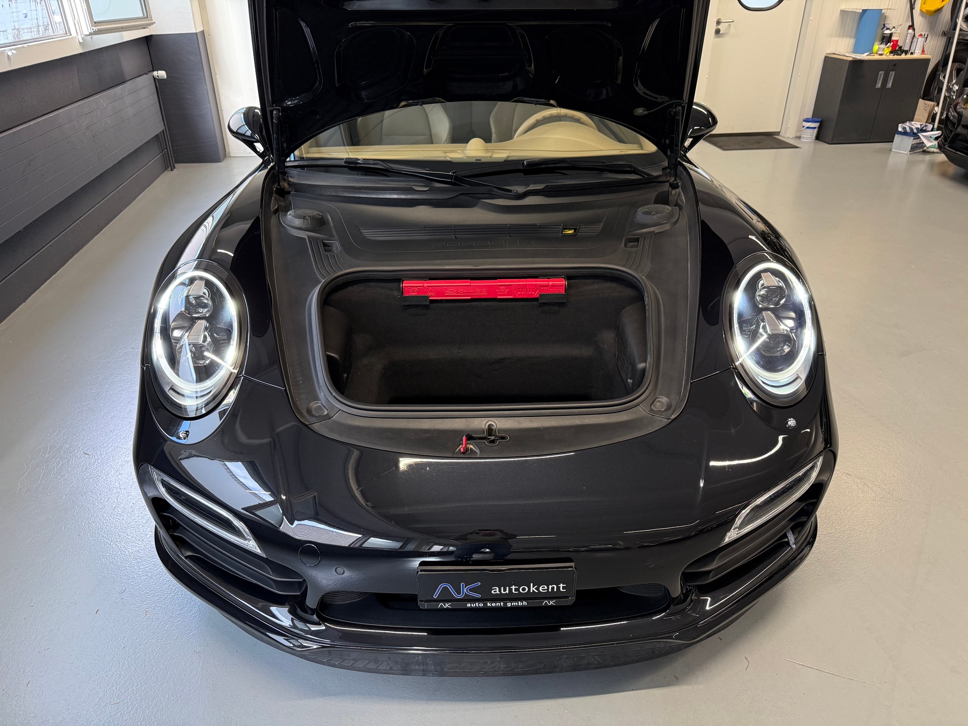 PORSCHE 911 Turbo S Cabrio PDK-image-12
