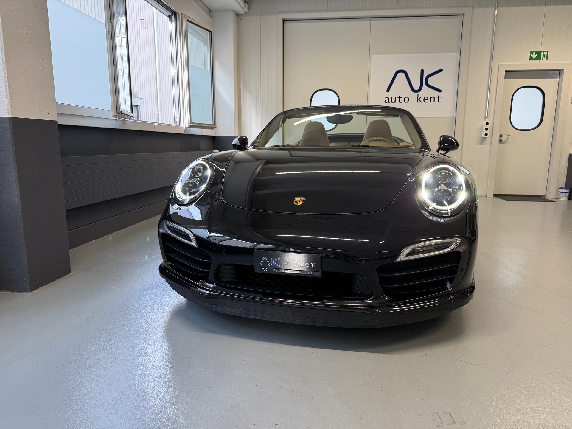 PORSCHE 911 Turbo S Cabrio PDK-showroom-element-1