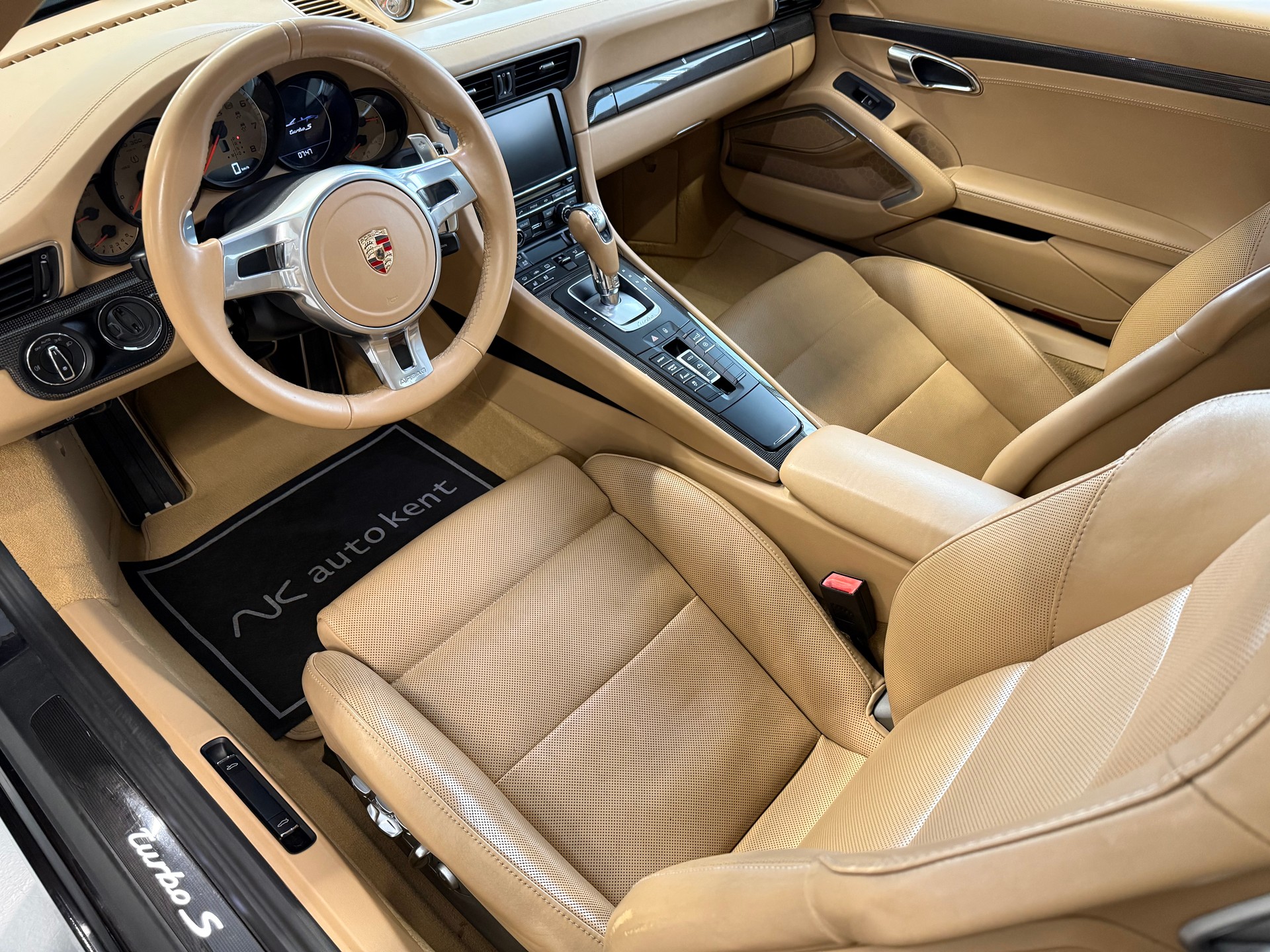 PORSCHE 911 Turbo S Cabrio PDK-image-14