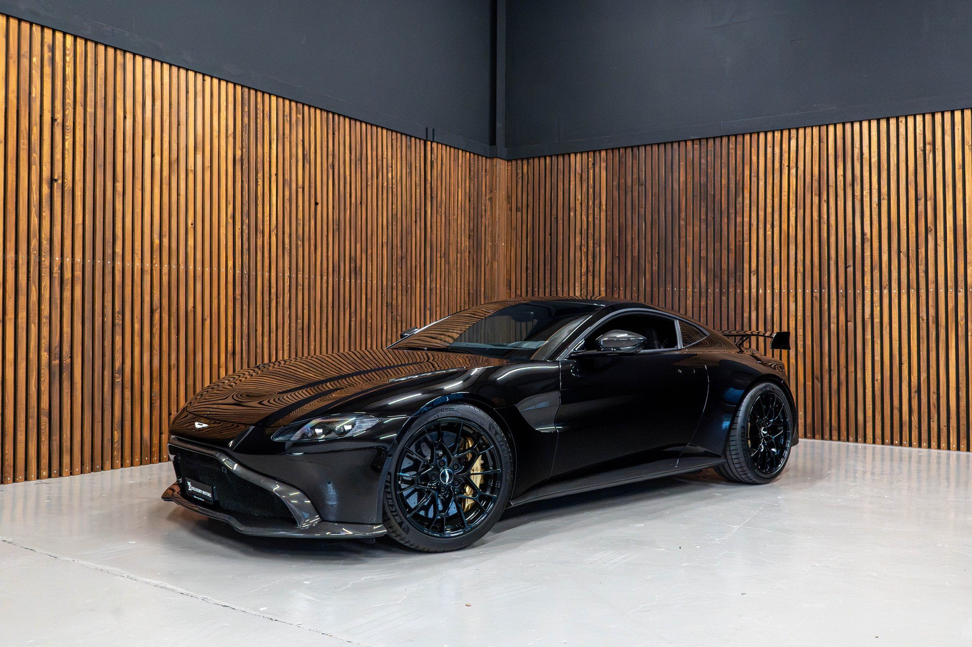 ASTON MARTIN V8 Vantage Coupé 4.0 V8 Bi-Turbo AMR-showroom-element-1