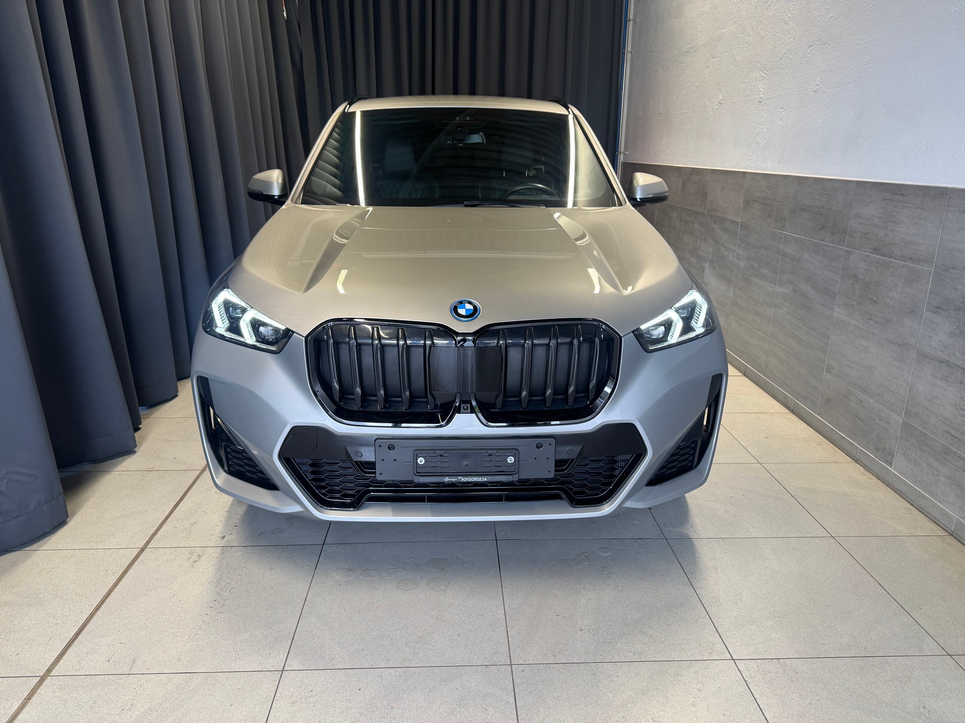 BMW X1 xDrive 30e M Sport (4)-showroom-element-1