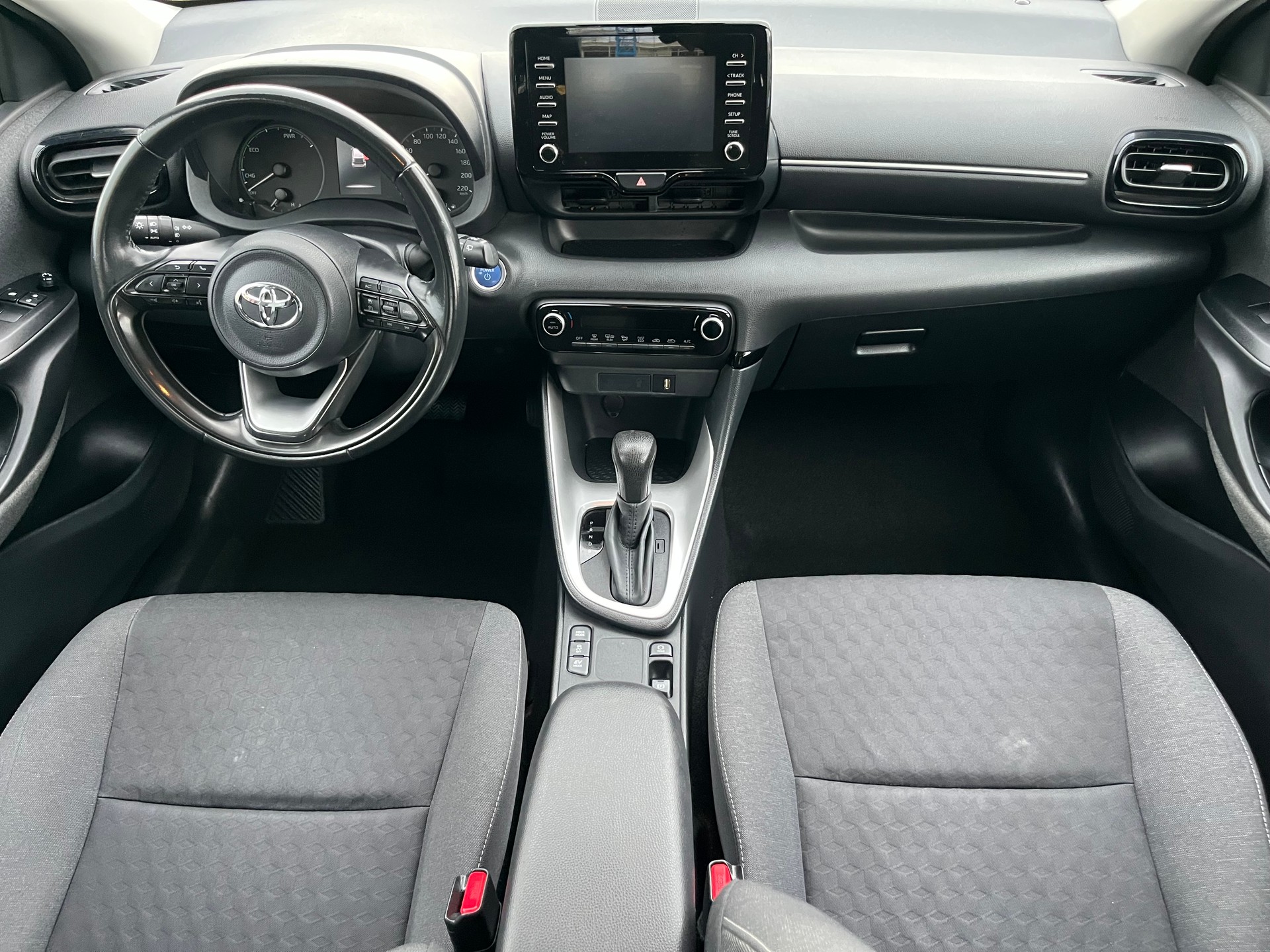 TOYOTA Yaris 1.5 Comfort e-CVT-image-13