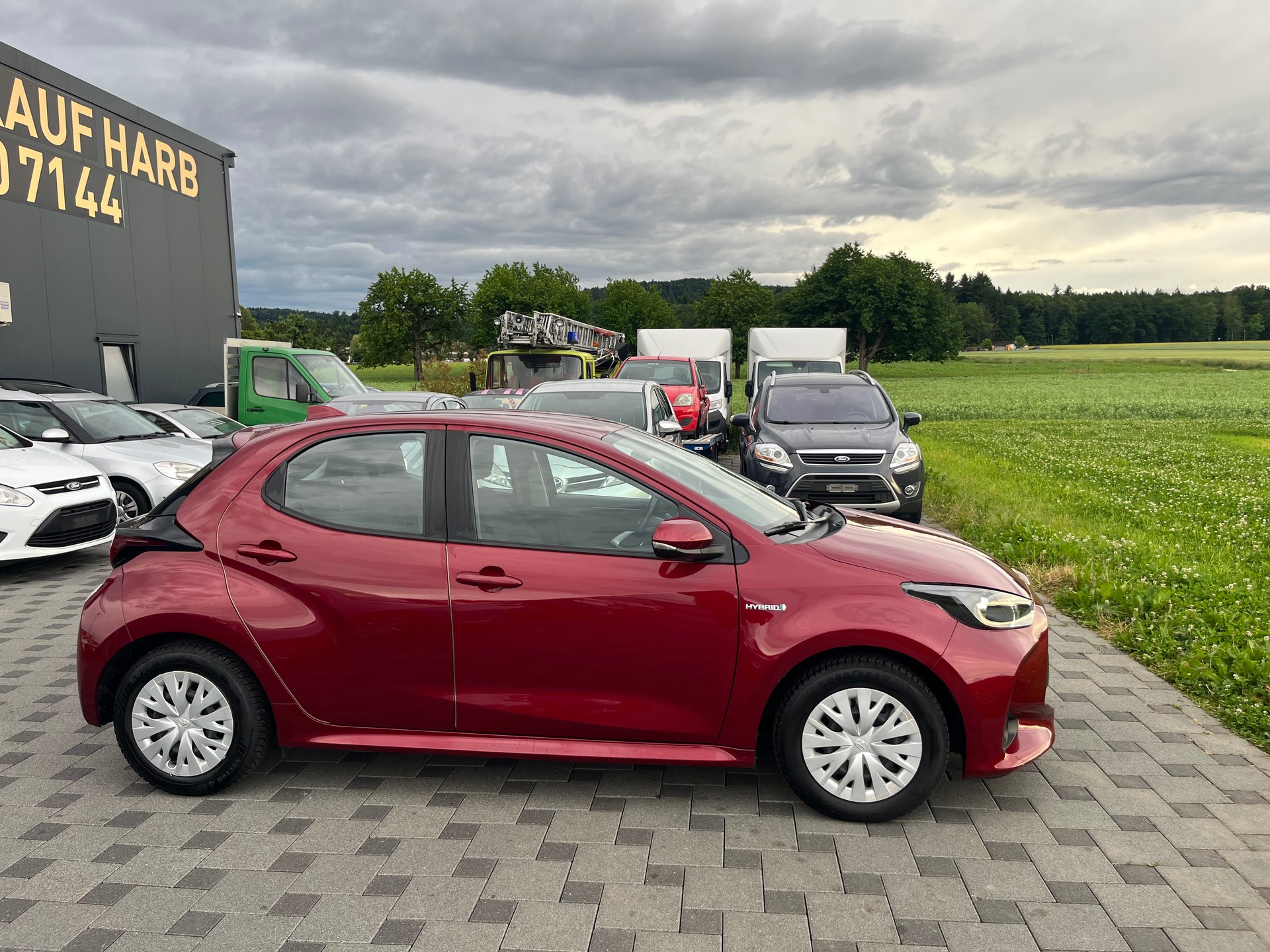 TOYOTA Yaris 1.5 Comfort e-CVT-image-3