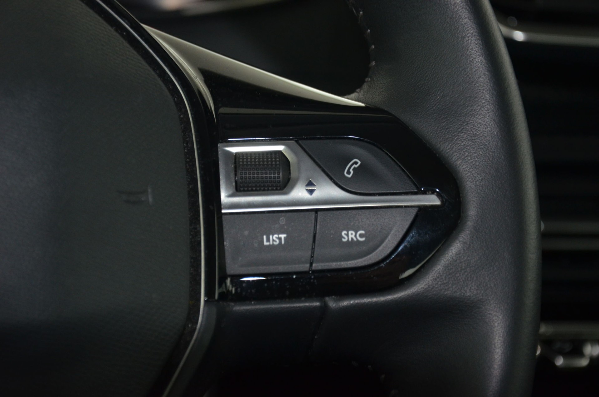 PEUGEOT 208 Elektrik Active-image-16
