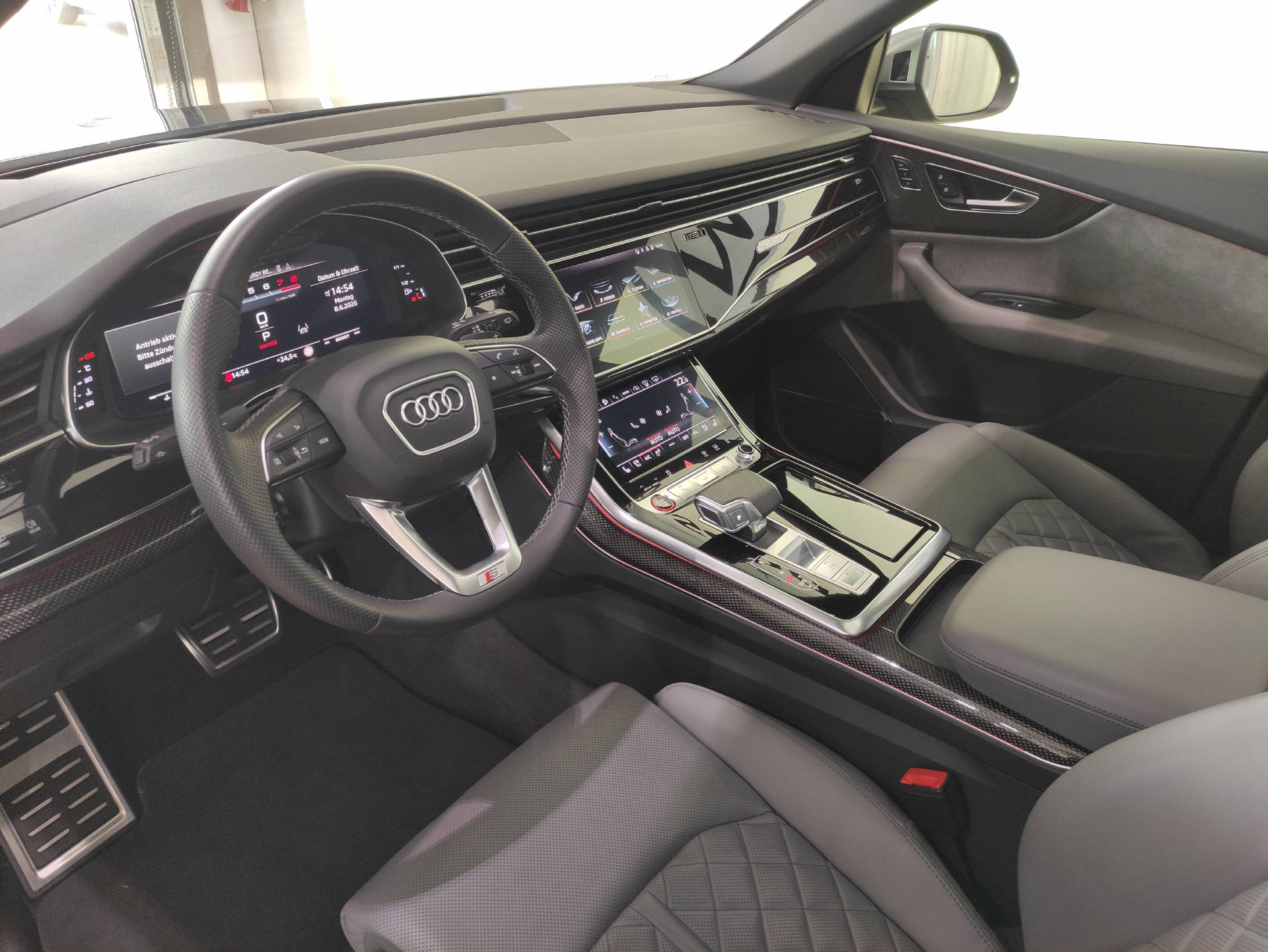 AUDI SQ8 4.0 V8 TFSI quattro T-Tronic-showroom-element-3