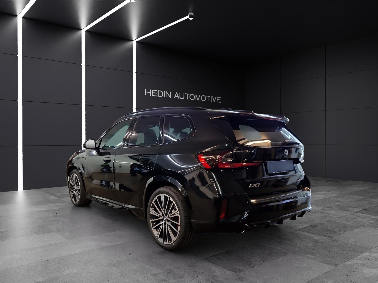BMW iX1 30 xDrive-showroom-element-2