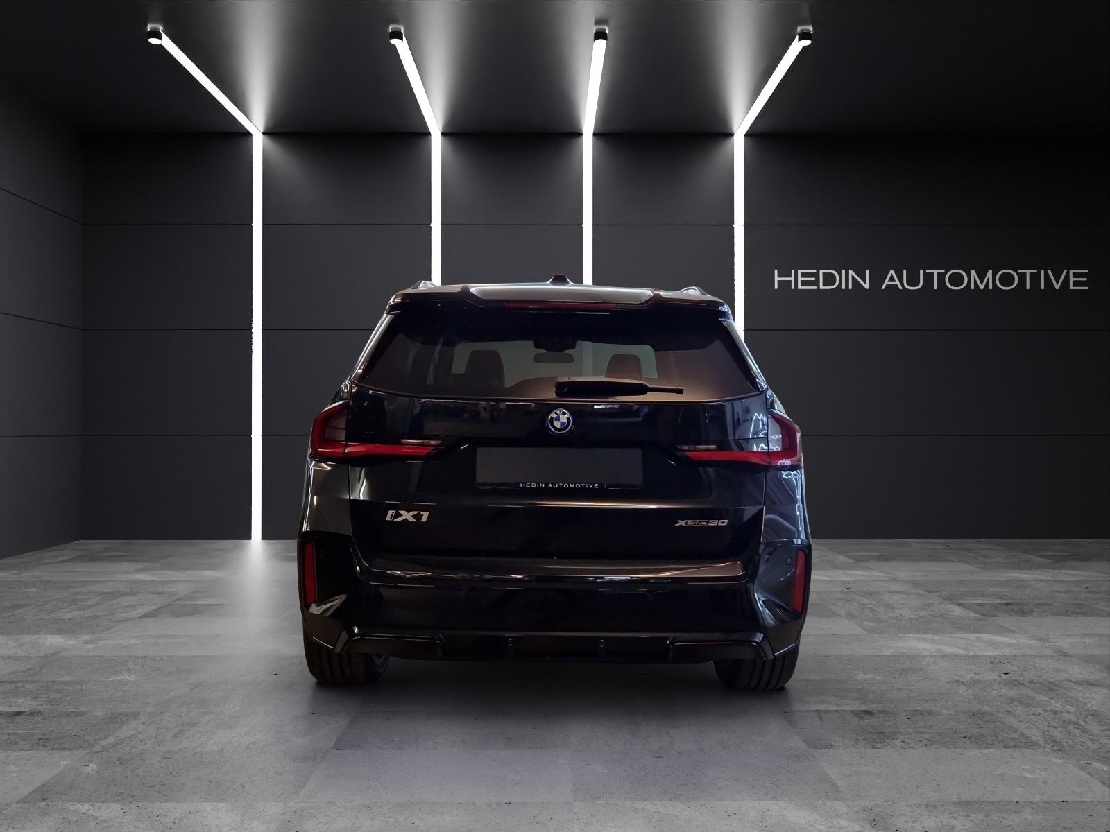 BMW iX1 30 xDrive-showroom-element-3
