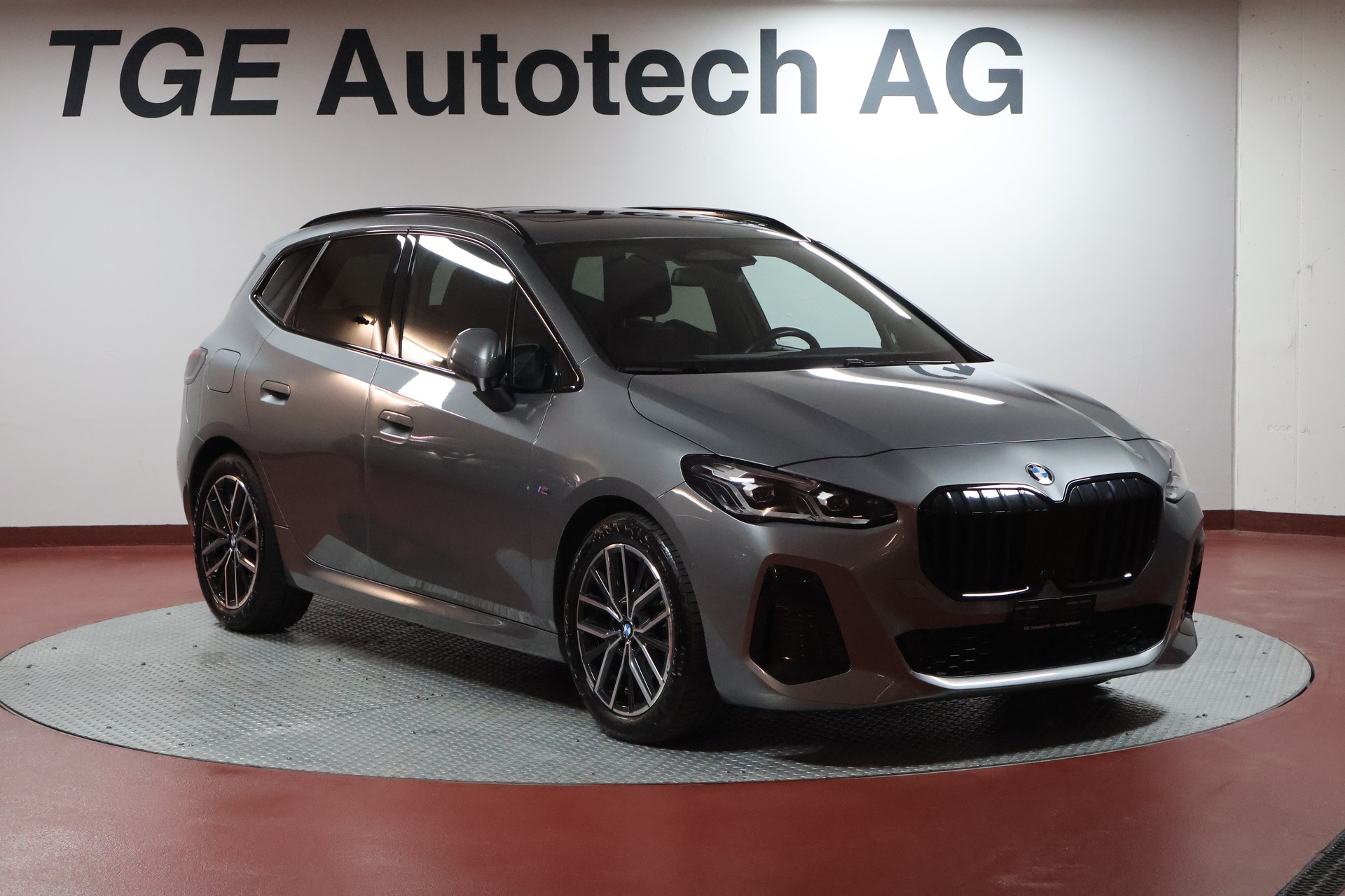 BMW 218i Active Tourer M Sport DKG-showroom-element-2