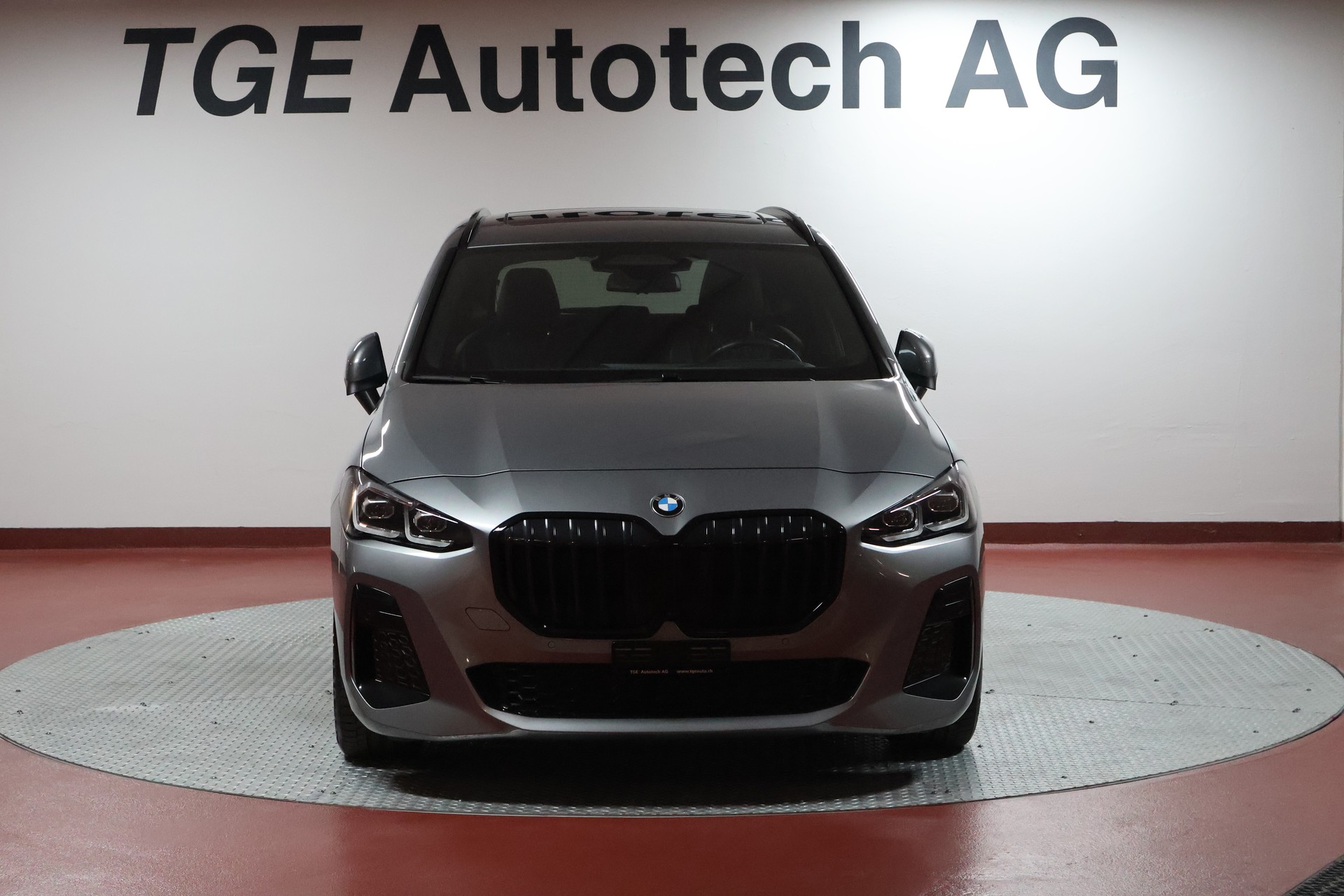 BMW 218i Active Tourer M Sport DKG-showroom-element-1