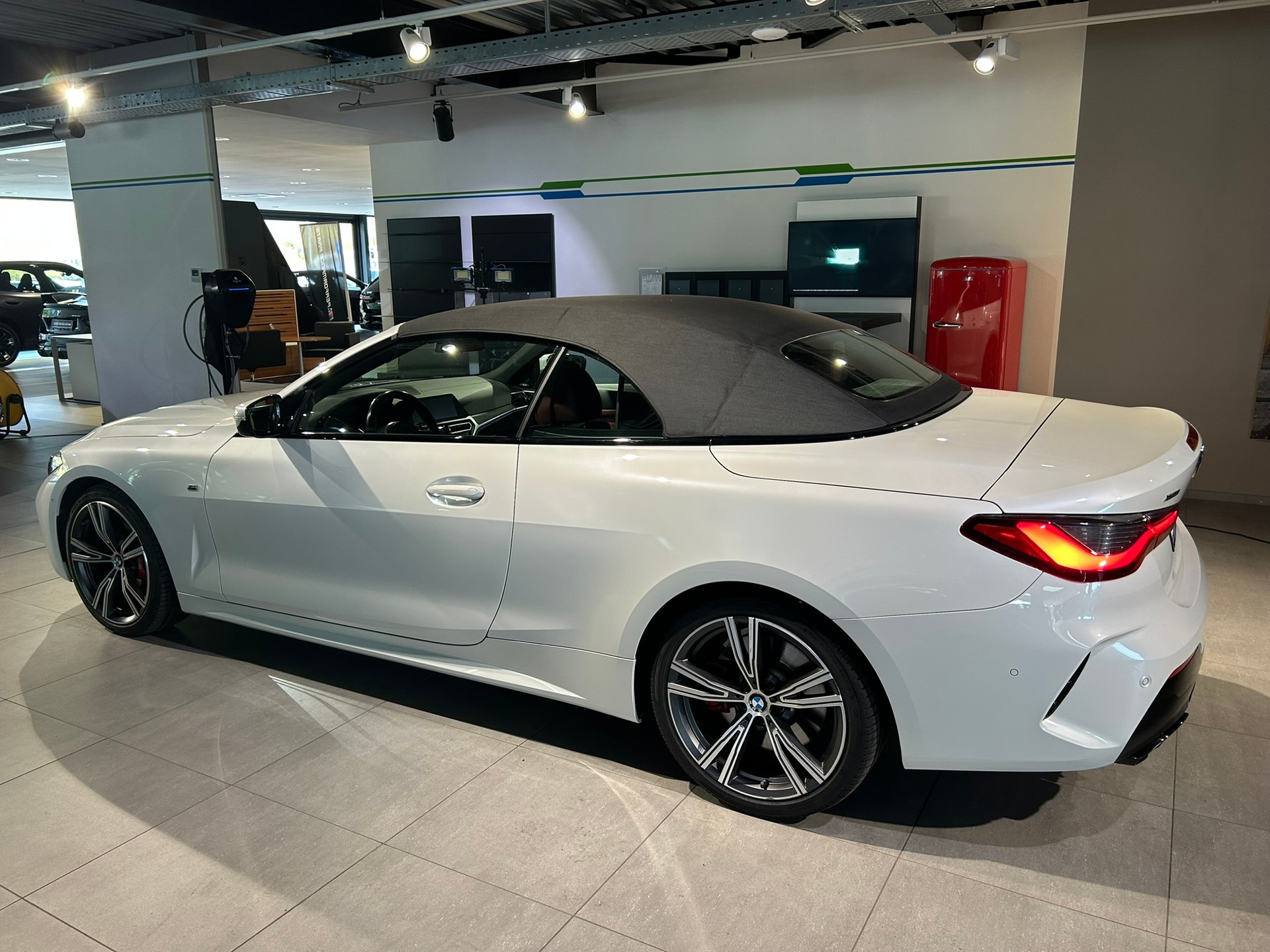 BMW M440i xDrive 48V Cabriolet Steptronic-image-15