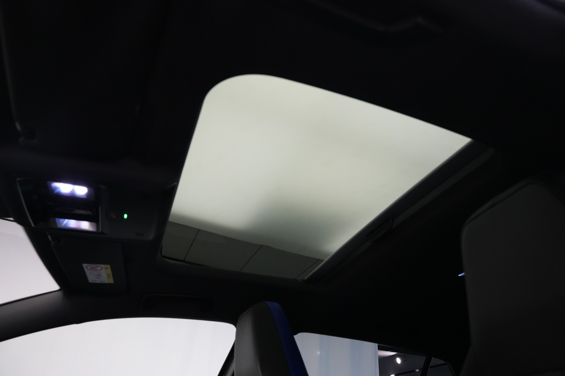 VW Golf 2.0 TSI R DSG 4 Motion *CH-Fahrzeug* *Werksgarantie* *Leder*-image-14