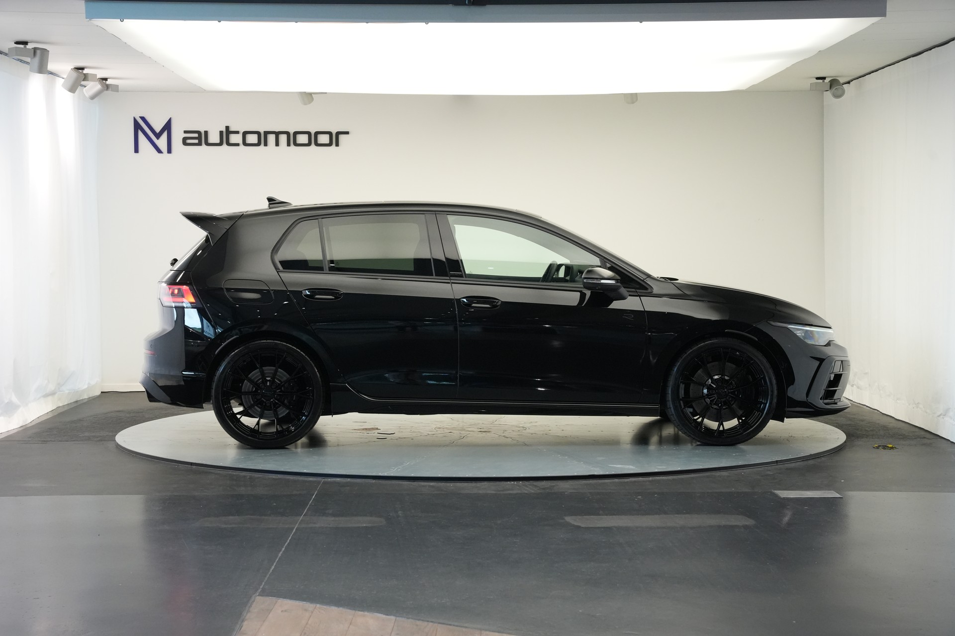 VW Golf 2.0 TSI R DSG 4 Motion *CH-Fahrzeug* *Werksgarantie* *Leder*-image-4
