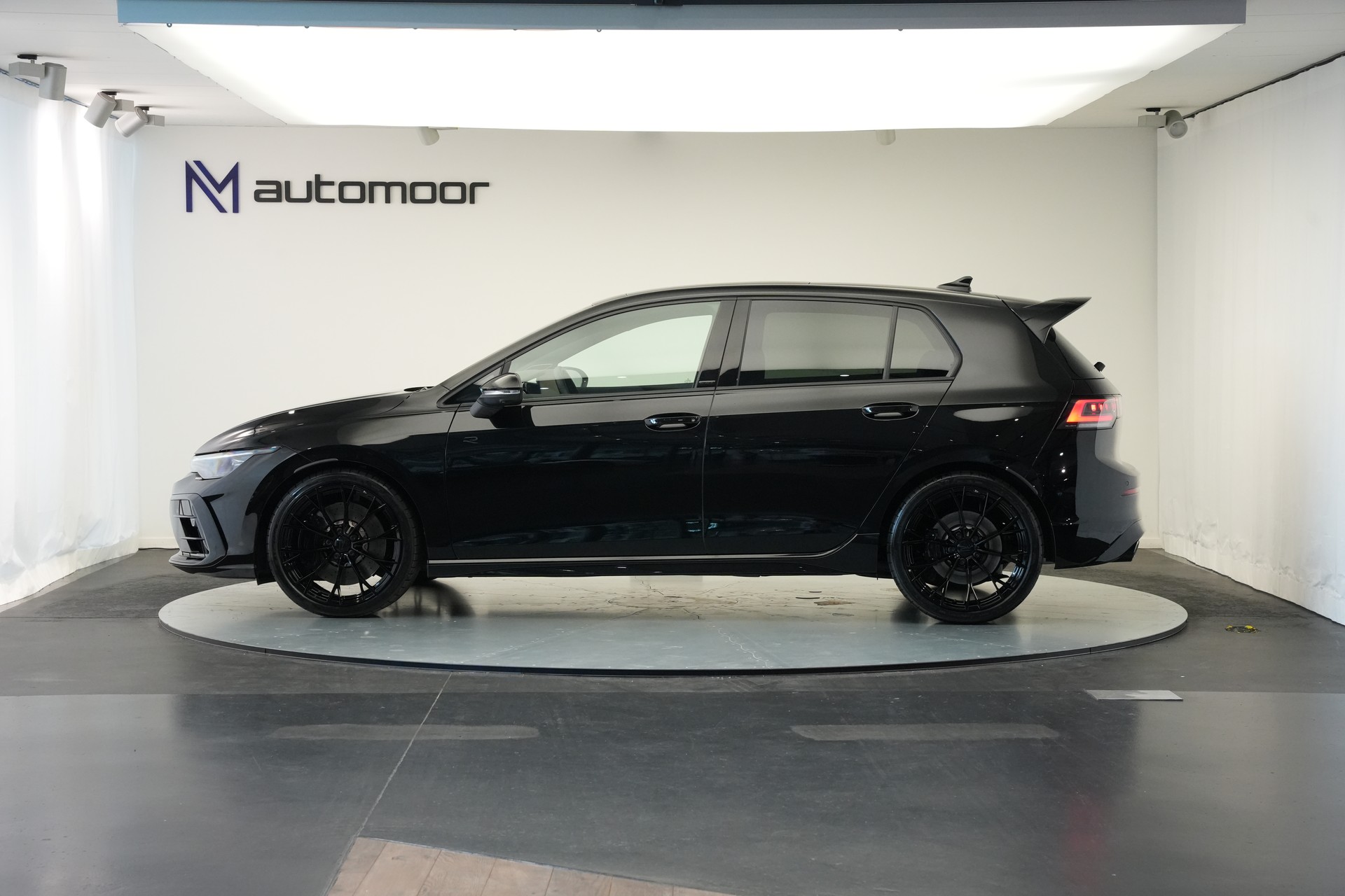 VW Golf 2.0 TSI R DSG 4 Motion *CH-Fahrzeug* *Werksgarantie* *Leder*-image-8