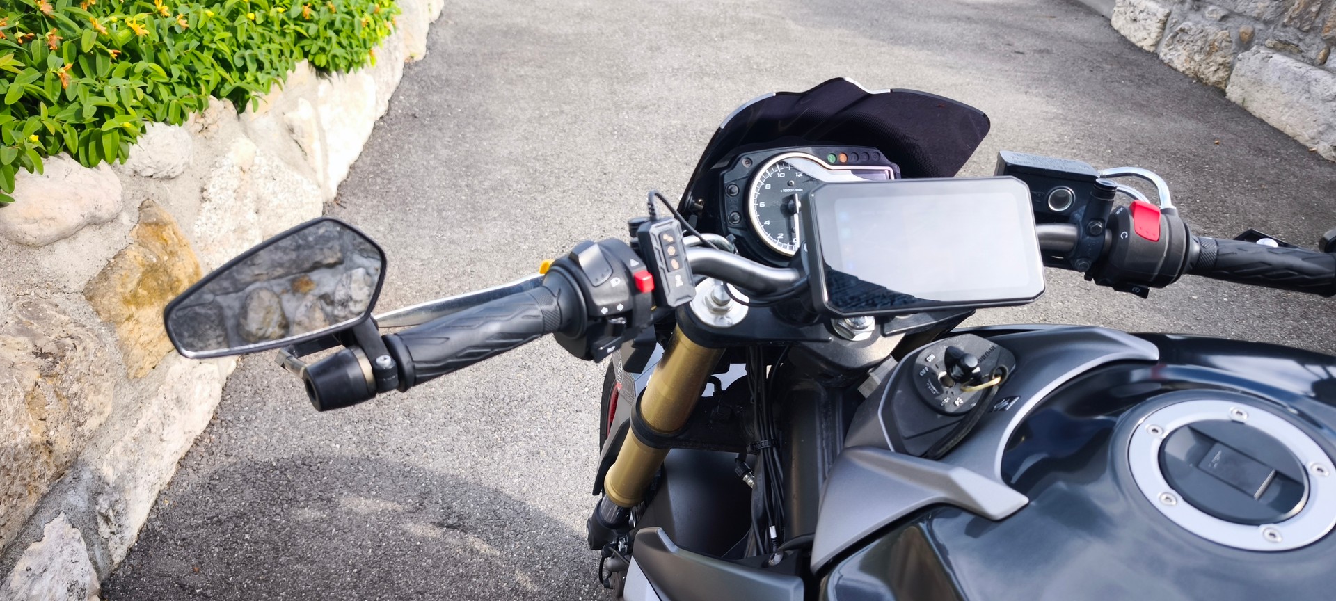 SUZUKI GSR 750 ABS Yoshimura-image-7