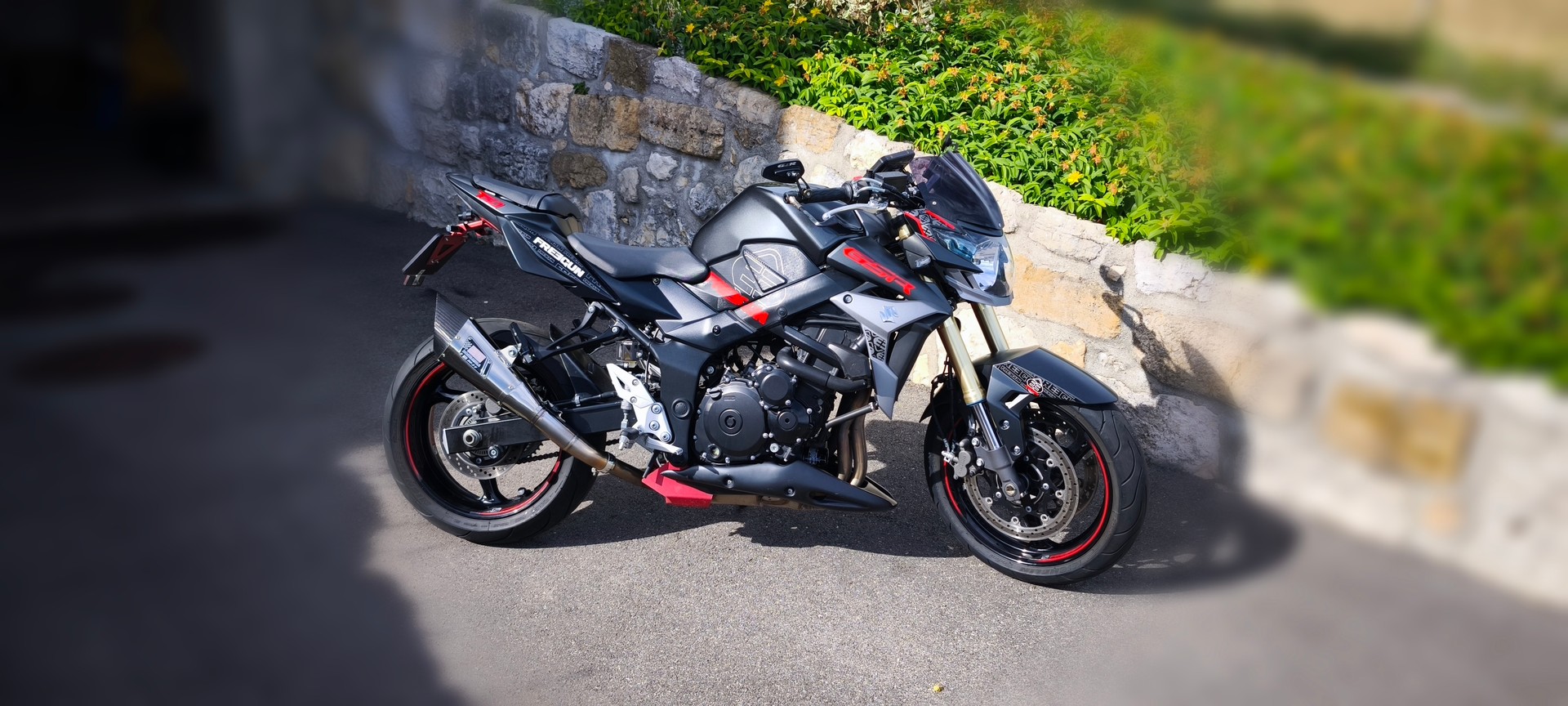SUZUKI GSR 750 ABS Yoshimura-image-1
