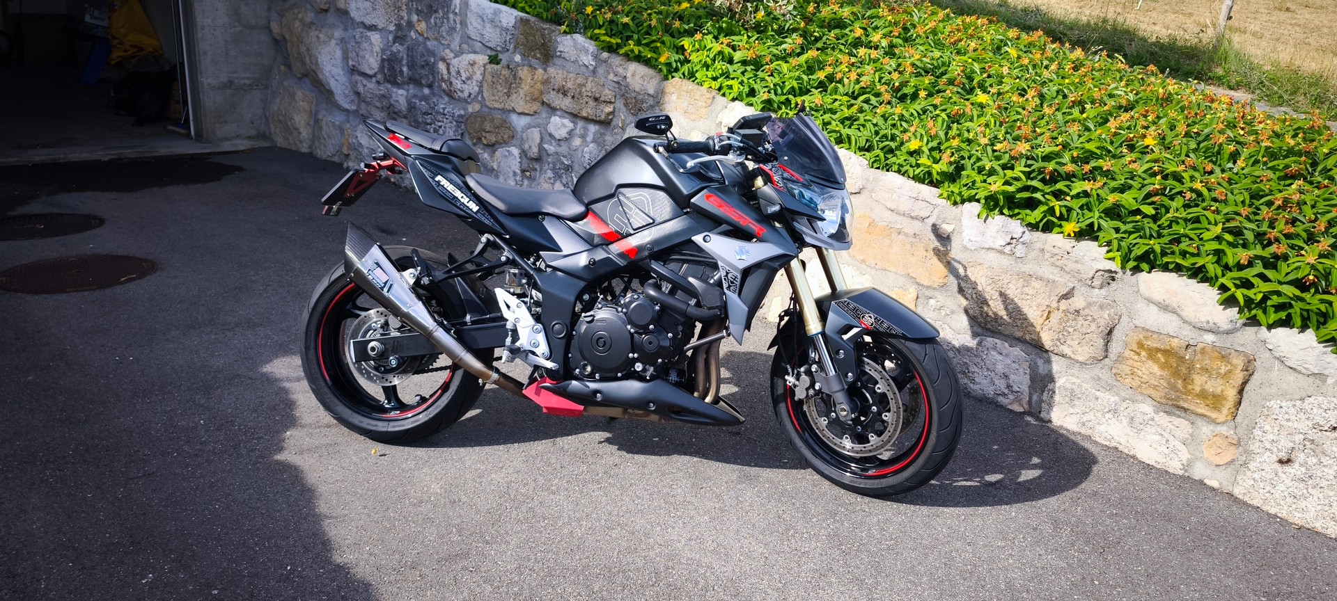 SUZUKI GSR 750 ABS Yoshimura-image-0