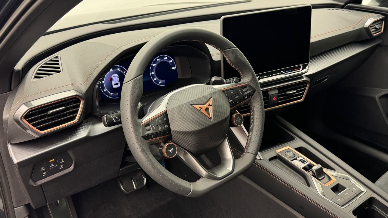 CUPRA LEON ST 1.5 e-HYBRID pHEV VZ Black Edition-image-6