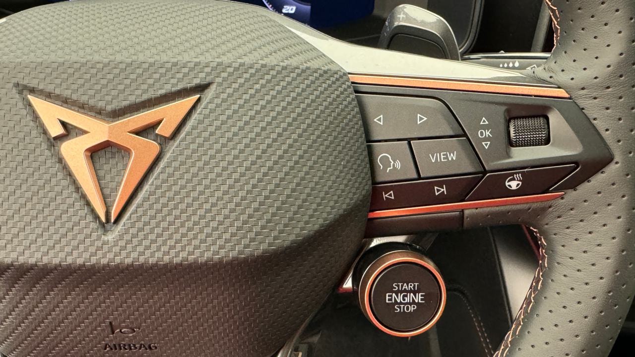 CUPRA LEON ST 1.5 e-HYBRID pHEV VZ Black Edition-image-9