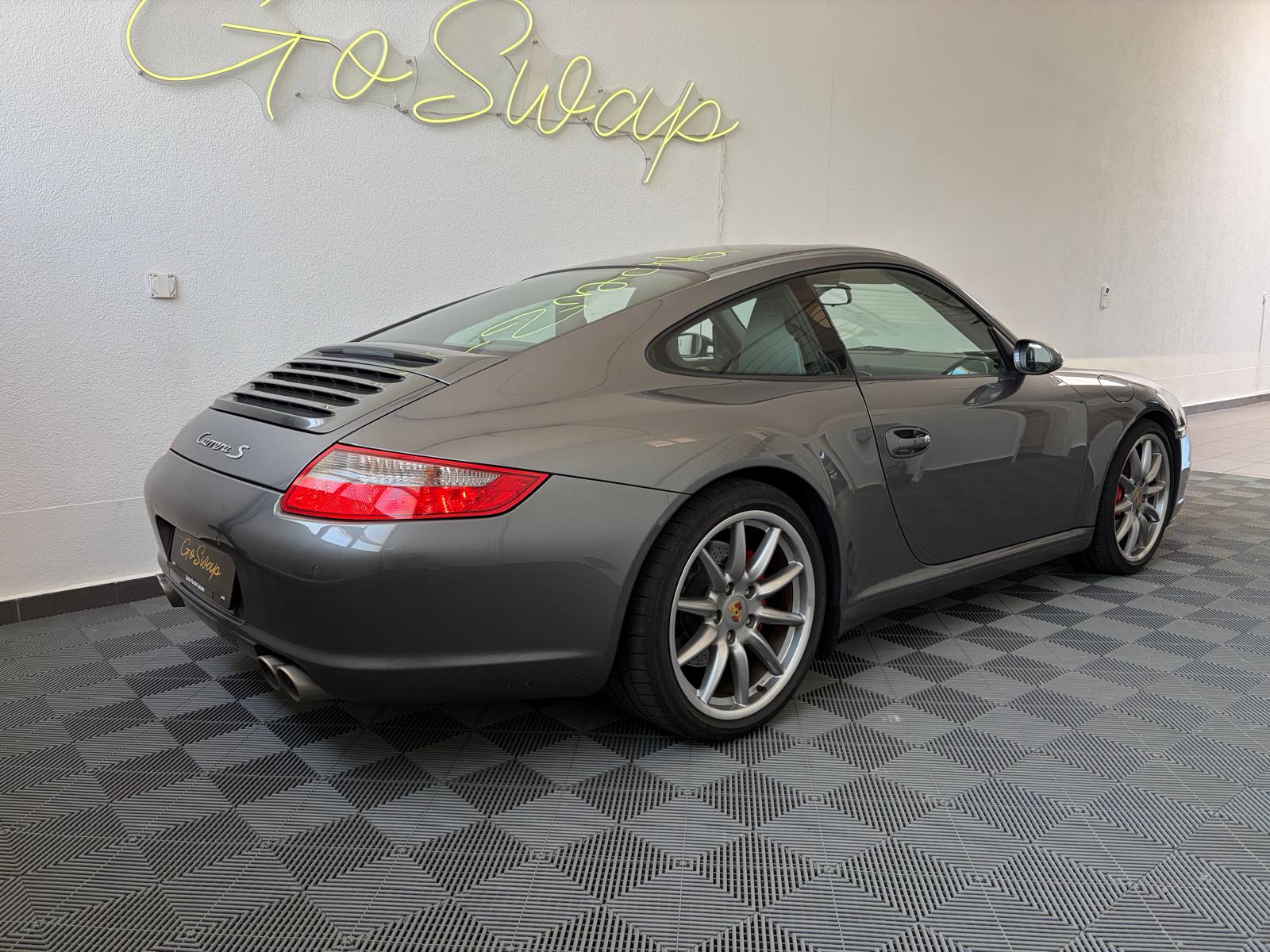 PORSCHE 911 Carrera S-image-8