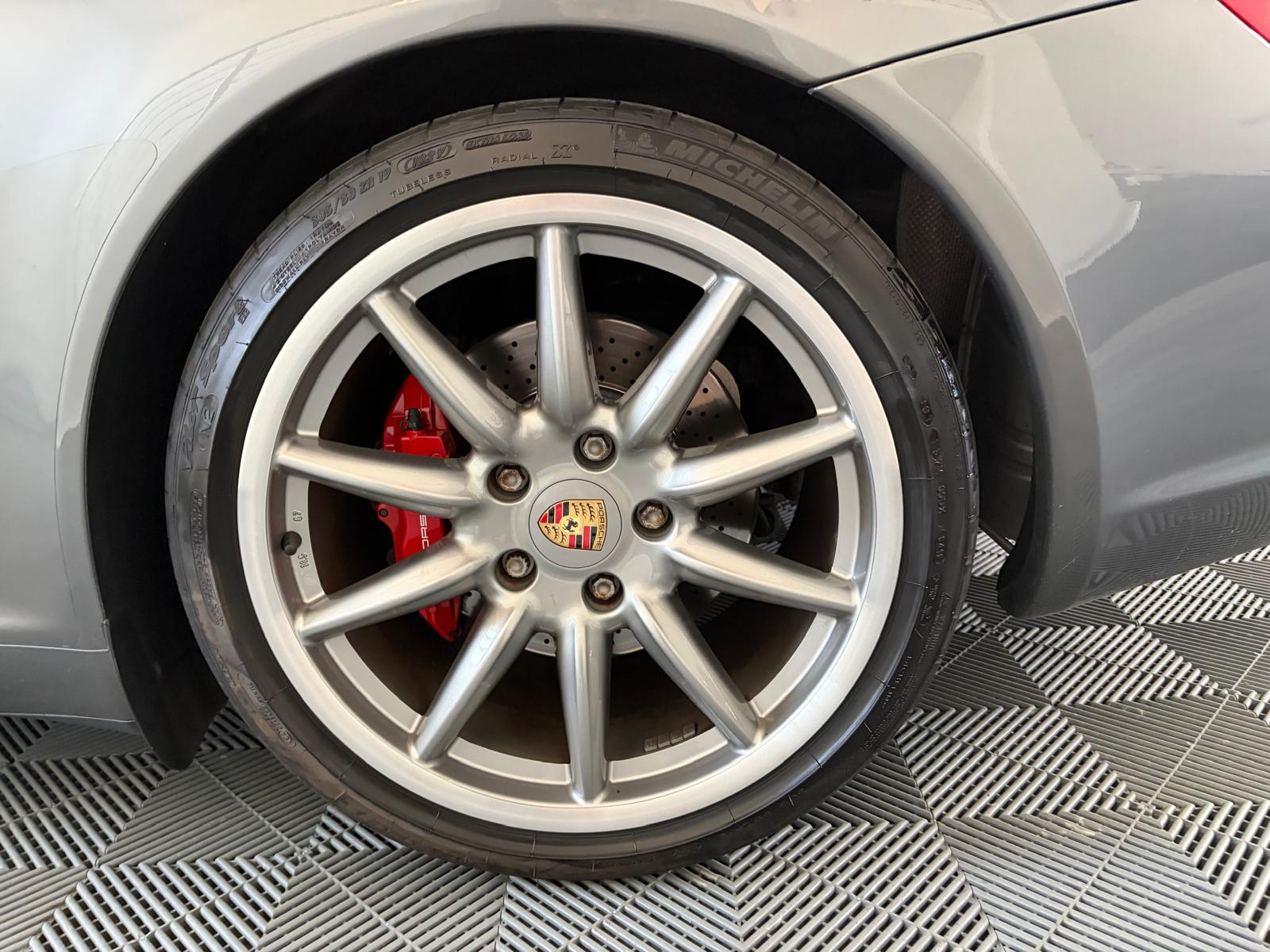 PORSCHE 911 Carrera S-image-27