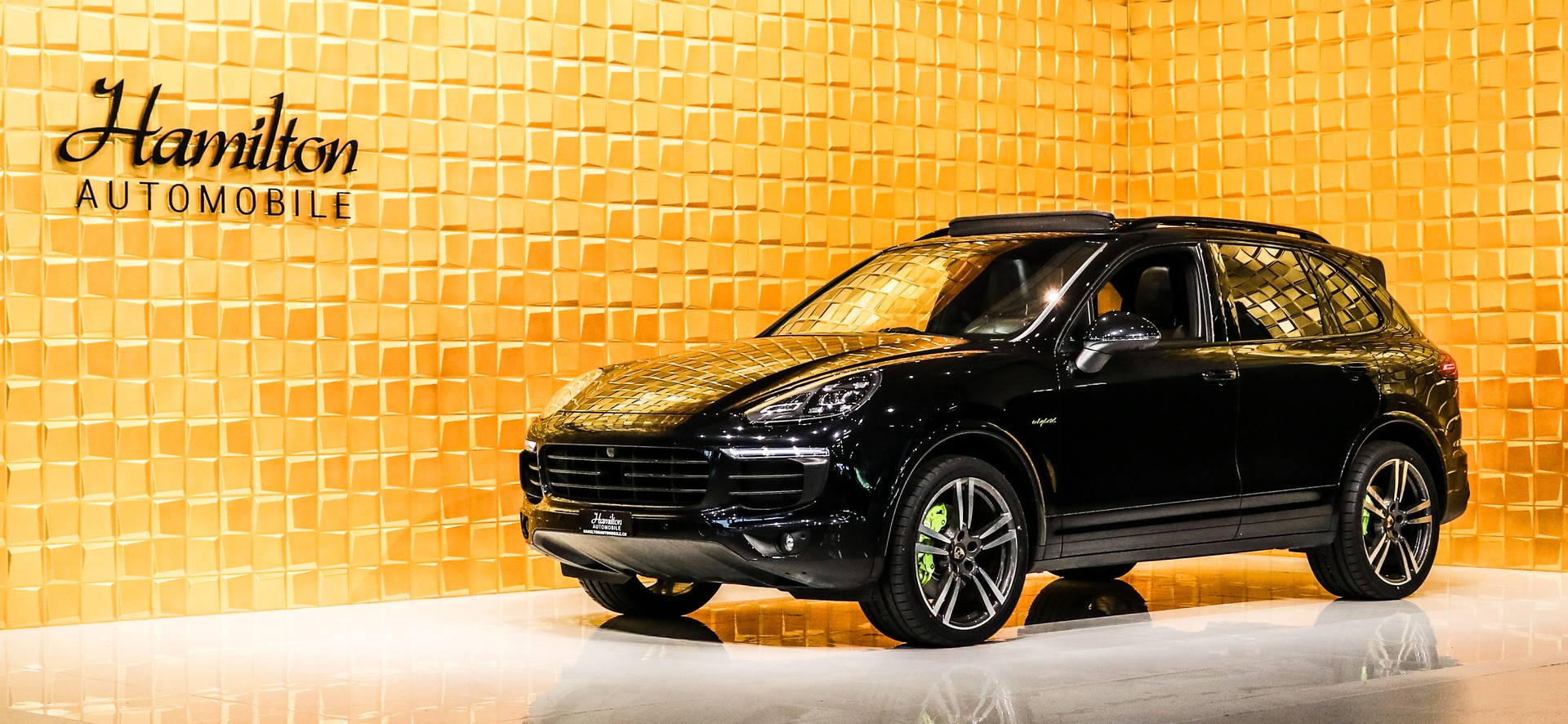 PORSCHE Cayenne S E-Hybrid-showroom-element-1