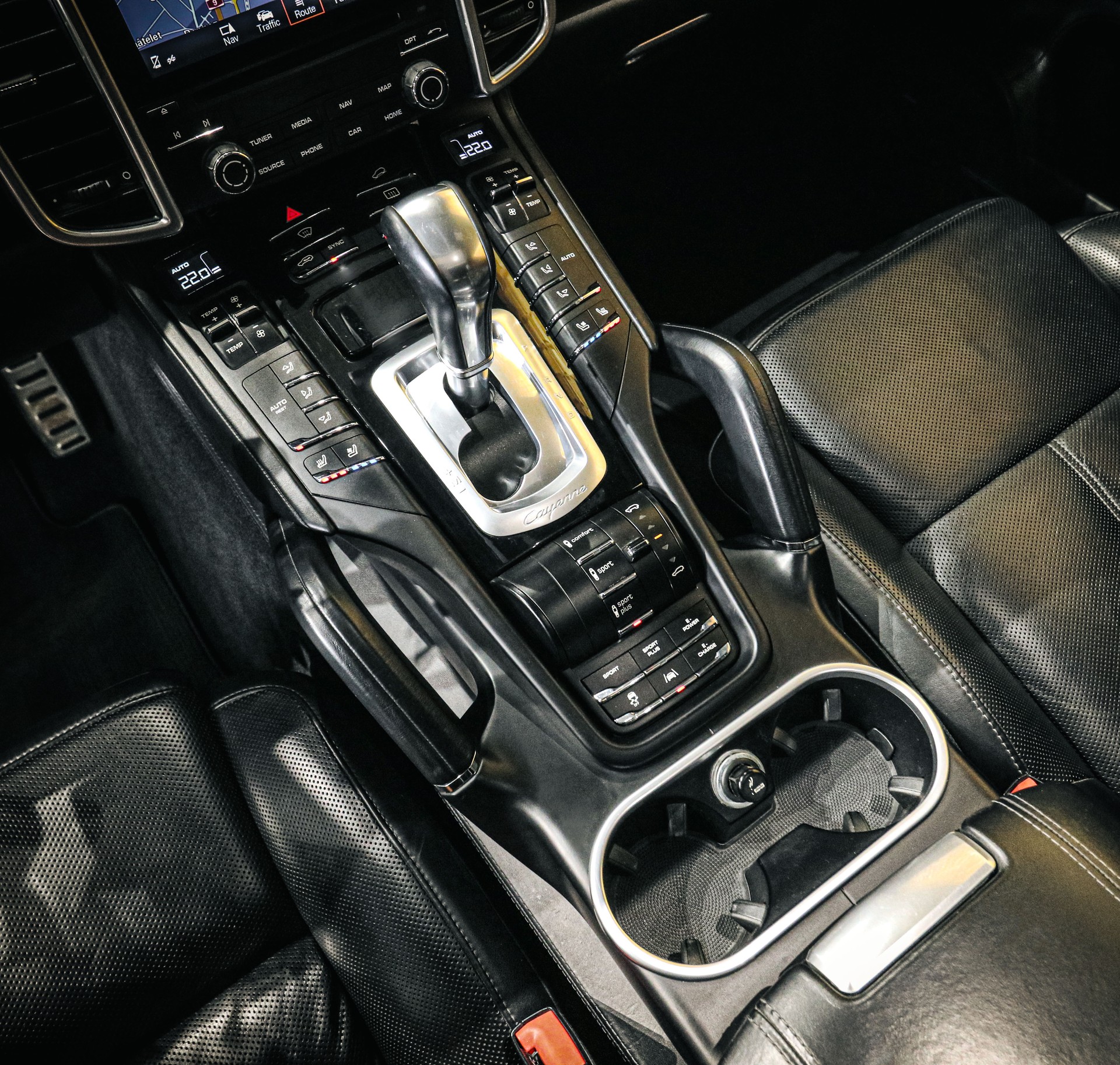 PORSCHE Cayenne S E-Hybrid-image-16