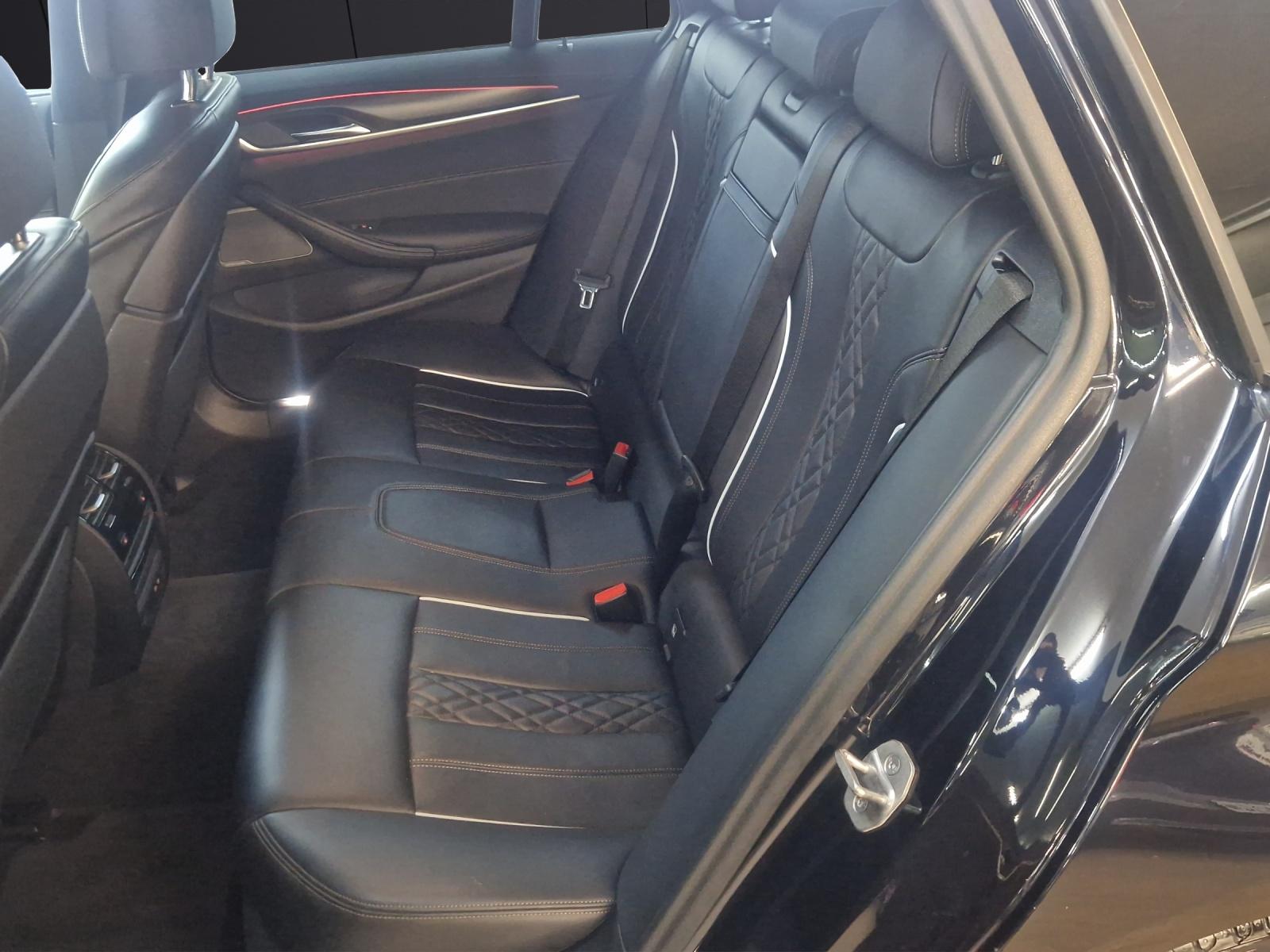 BMW 530d xDrive SAG Touring-image-11