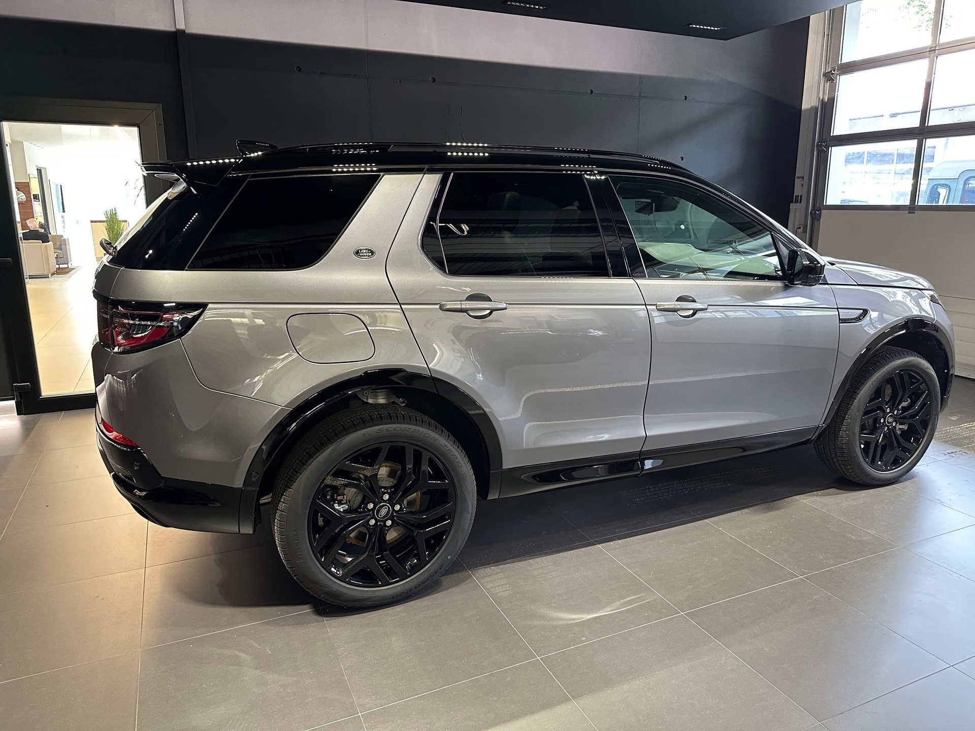 LAND ROVER Discovery Sport 1.5 T 270e Landmark-showroom-element-1