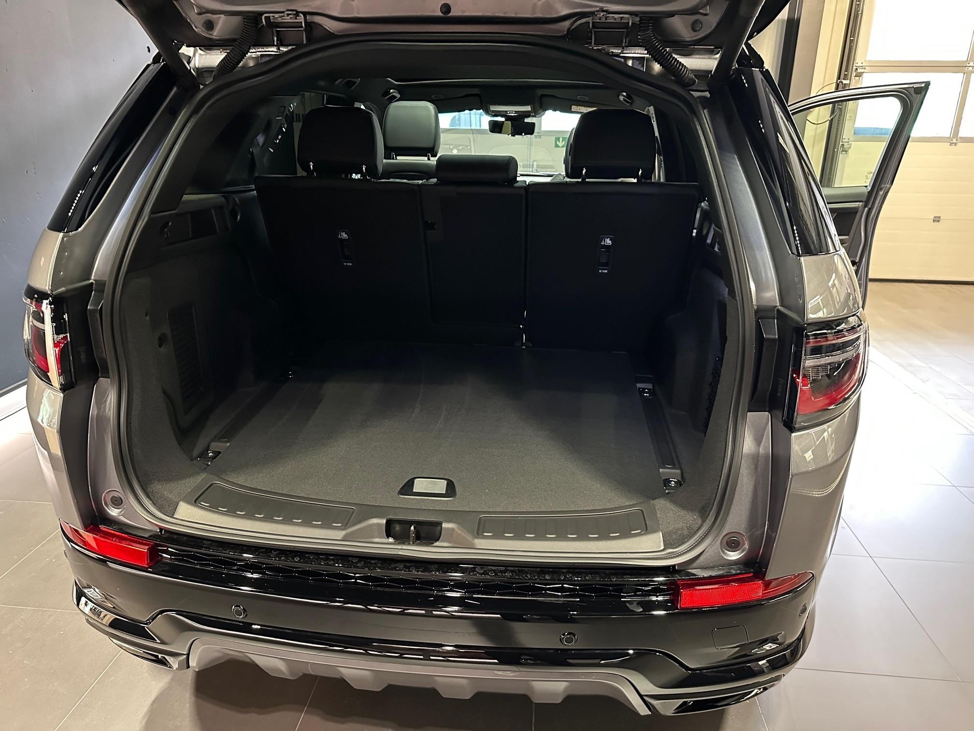 LAND ROVER Discovery Sport 1.5 T 270e Landmark-image-14