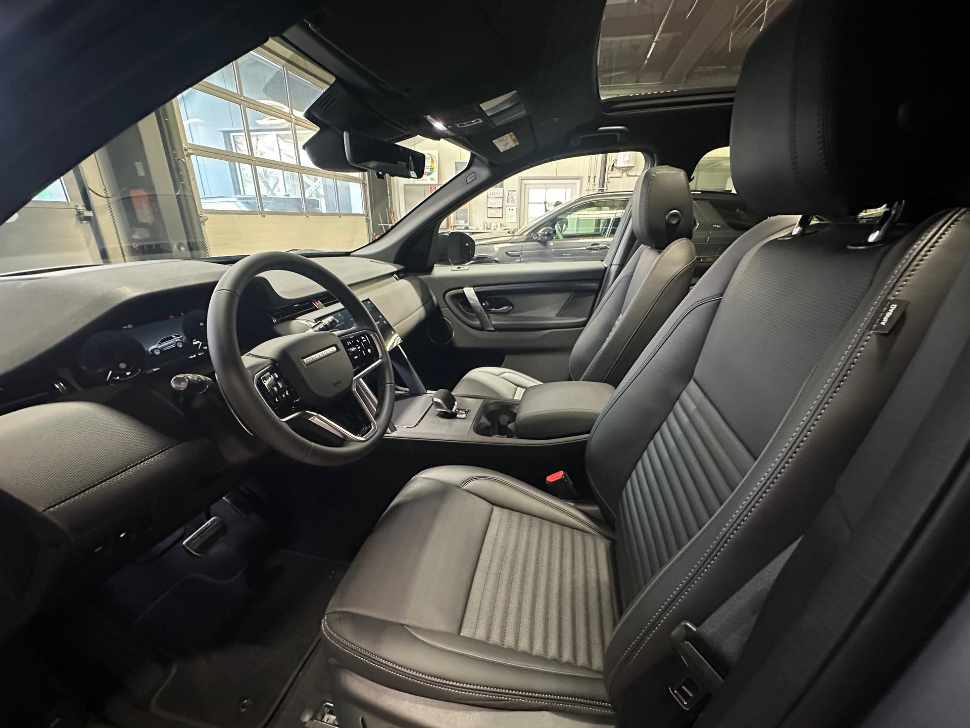 LAND ROVER Discovery Sport 1.5 T 270e Landmark-image-17