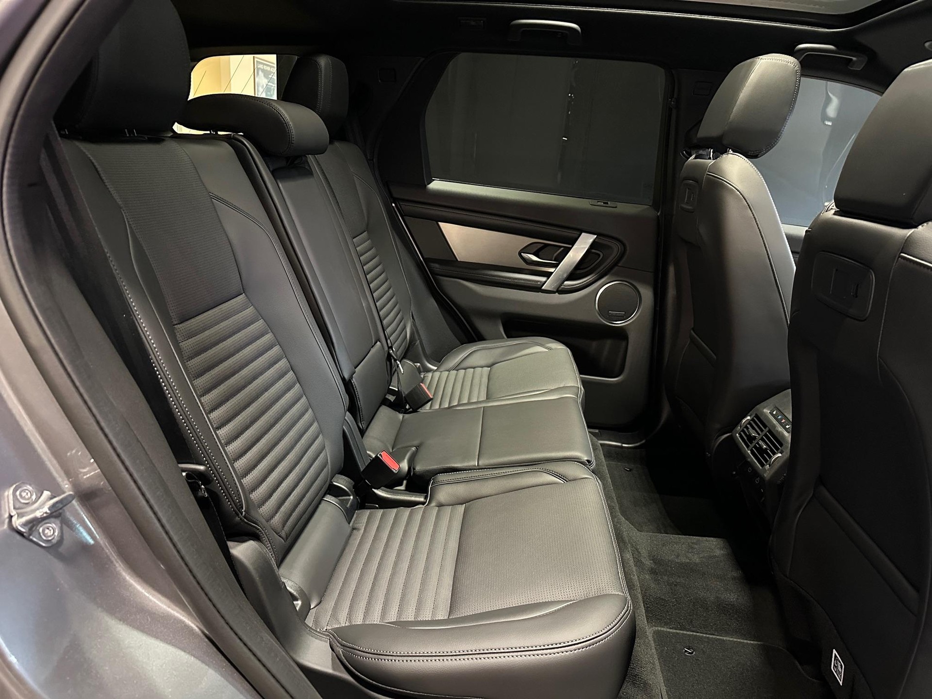 LAND ROVER Discovery Sport 1.5 T 270e Landmark-image-11