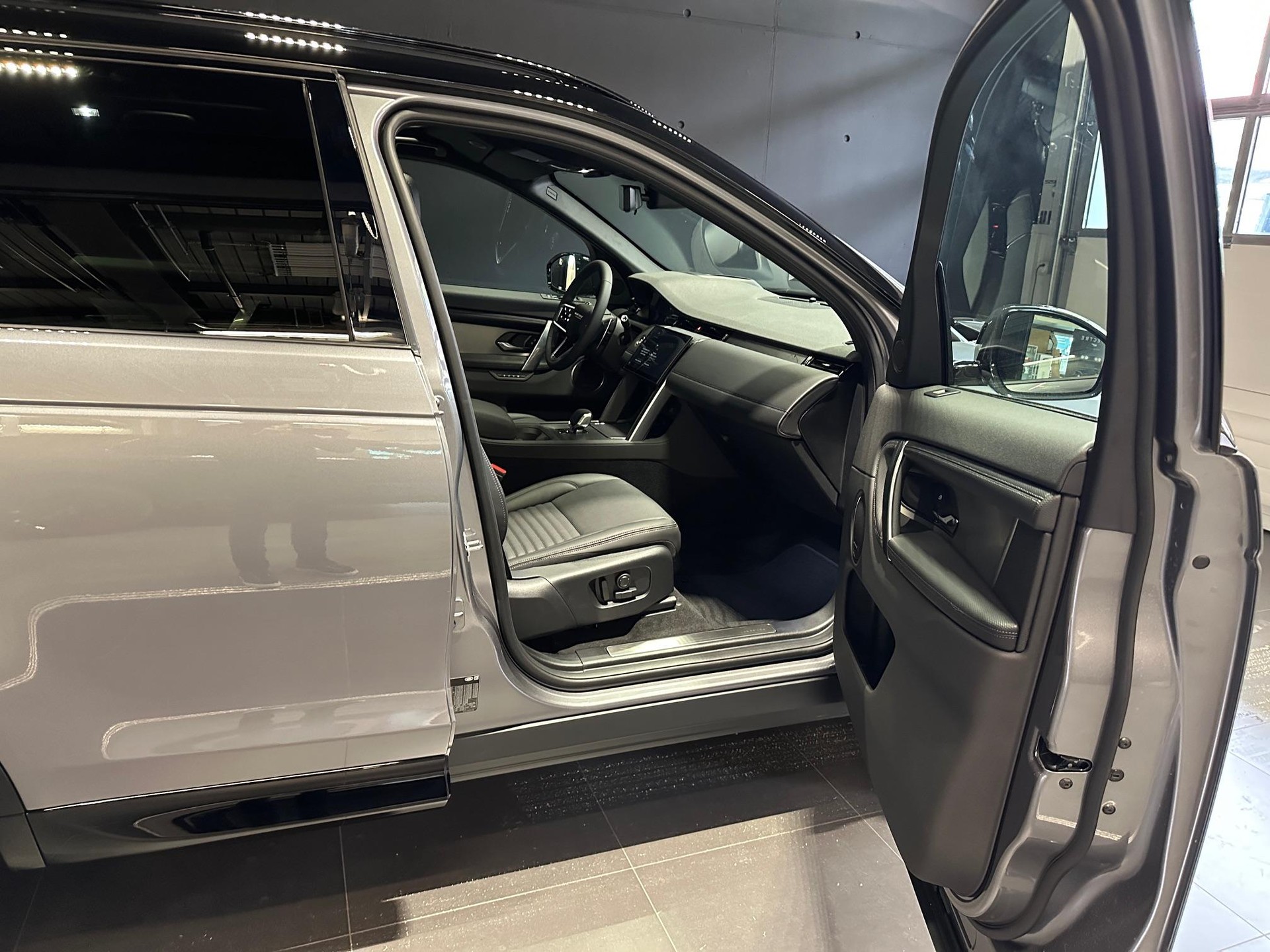LAND ROVER Discovery Sport 1.5 T 270e Landmark-image-9