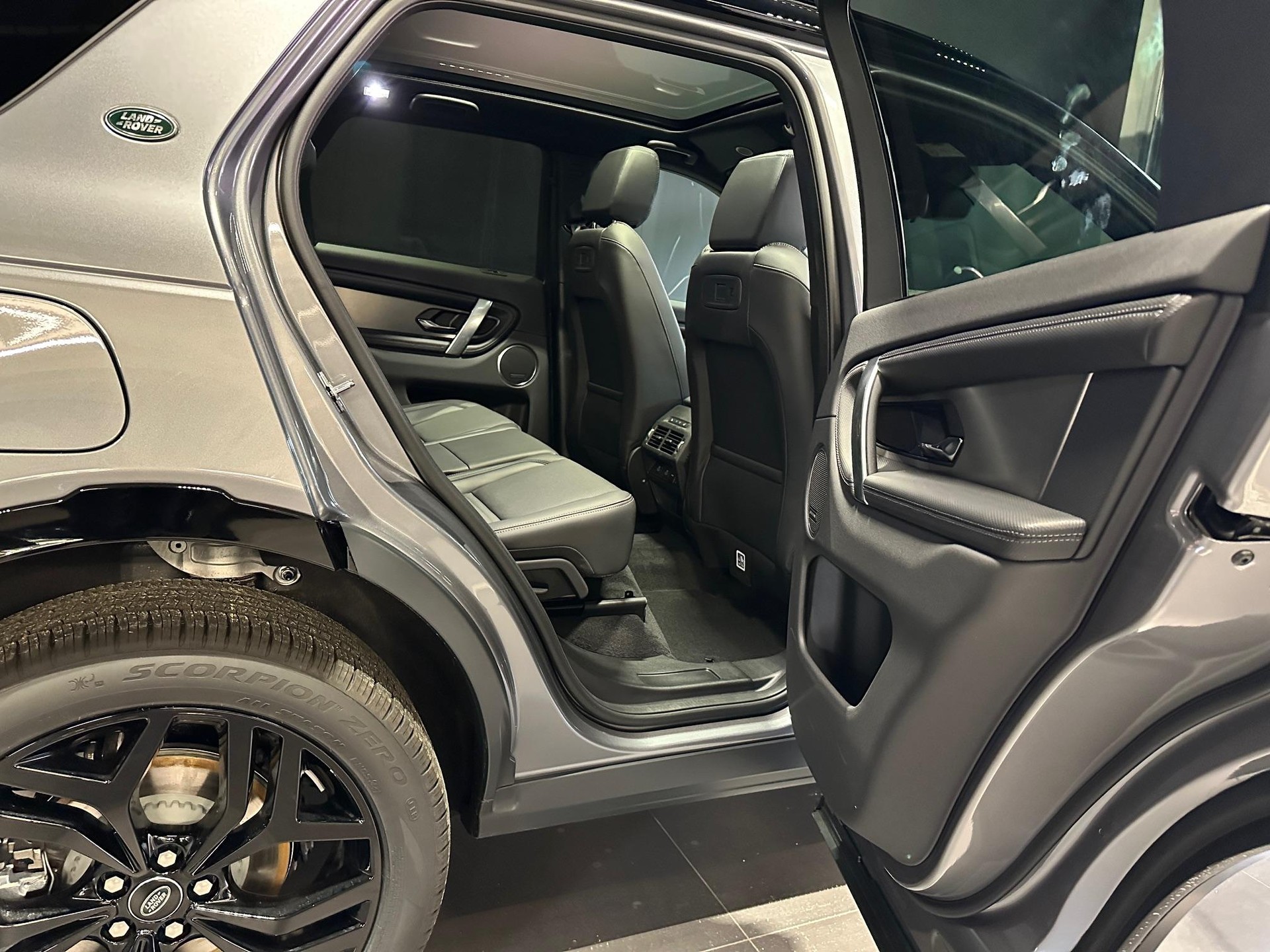 LAND ROVER Discovery Sport 1.5 T 270e Landmark-image-10