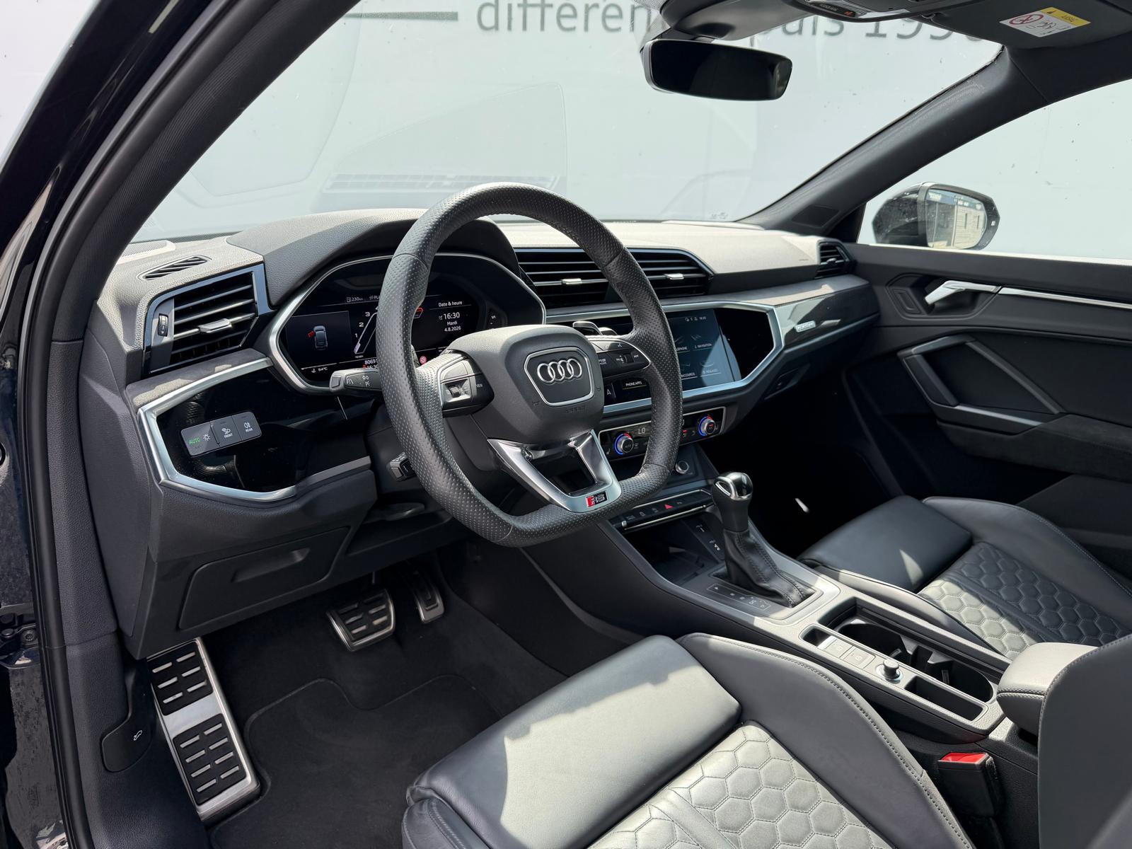 AUDI RS Q3 Sportback quattro S tronic-image-11