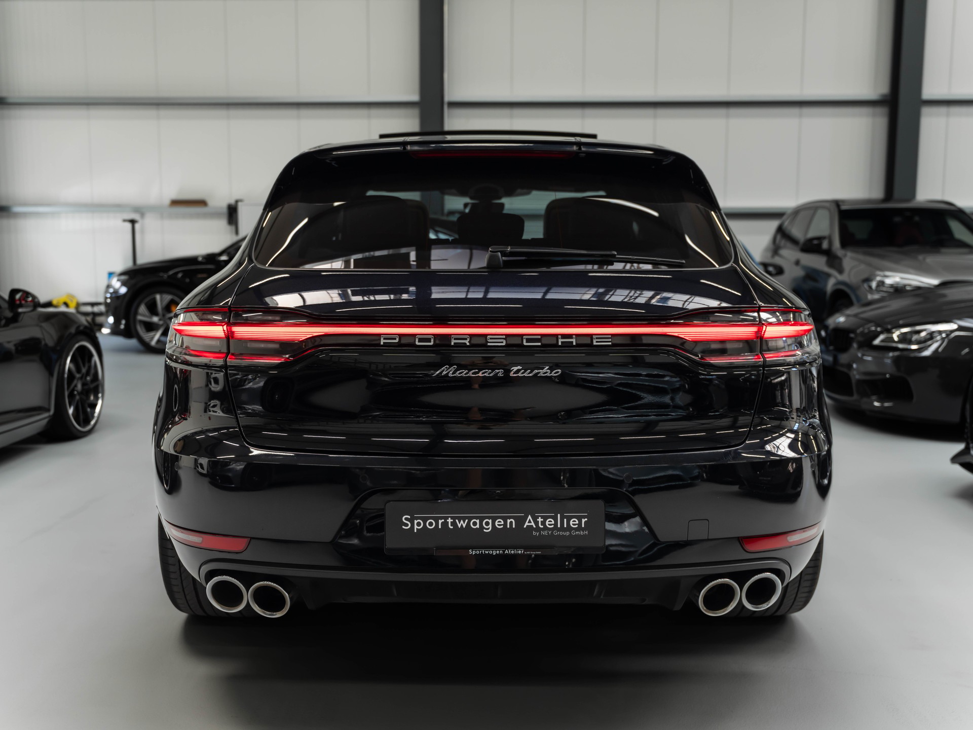 PORSCHE Macan Turbo PDK-showroom-element-2