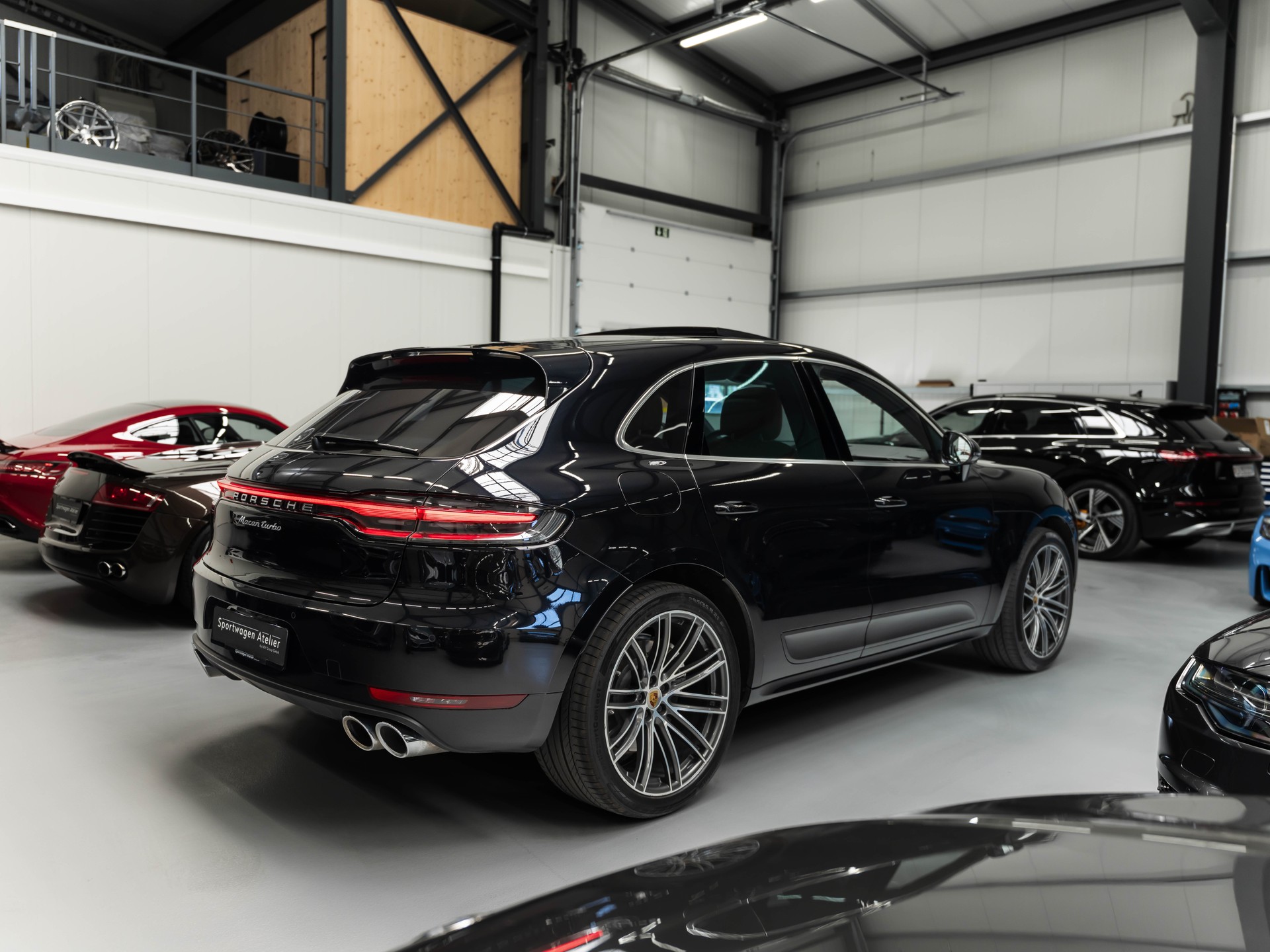 PORSCHE Macan Turbo PDK-showroom-element-3